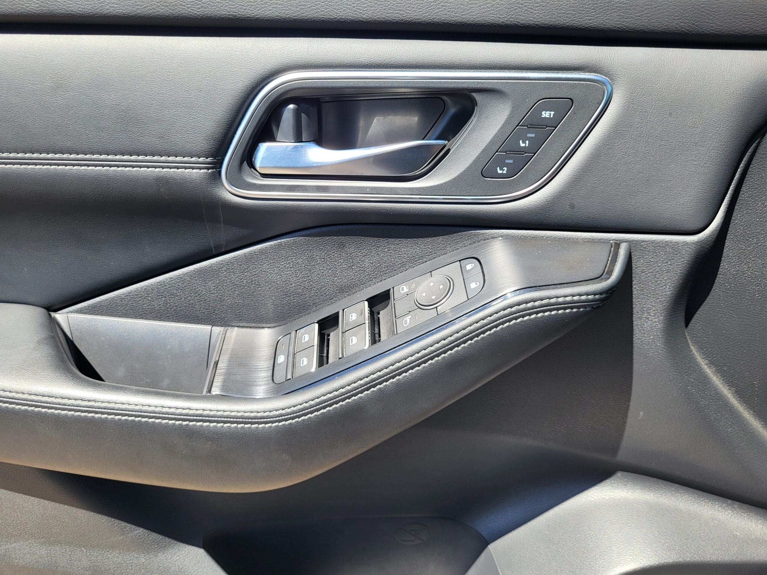 2025 Nissan Rogue - Image 23