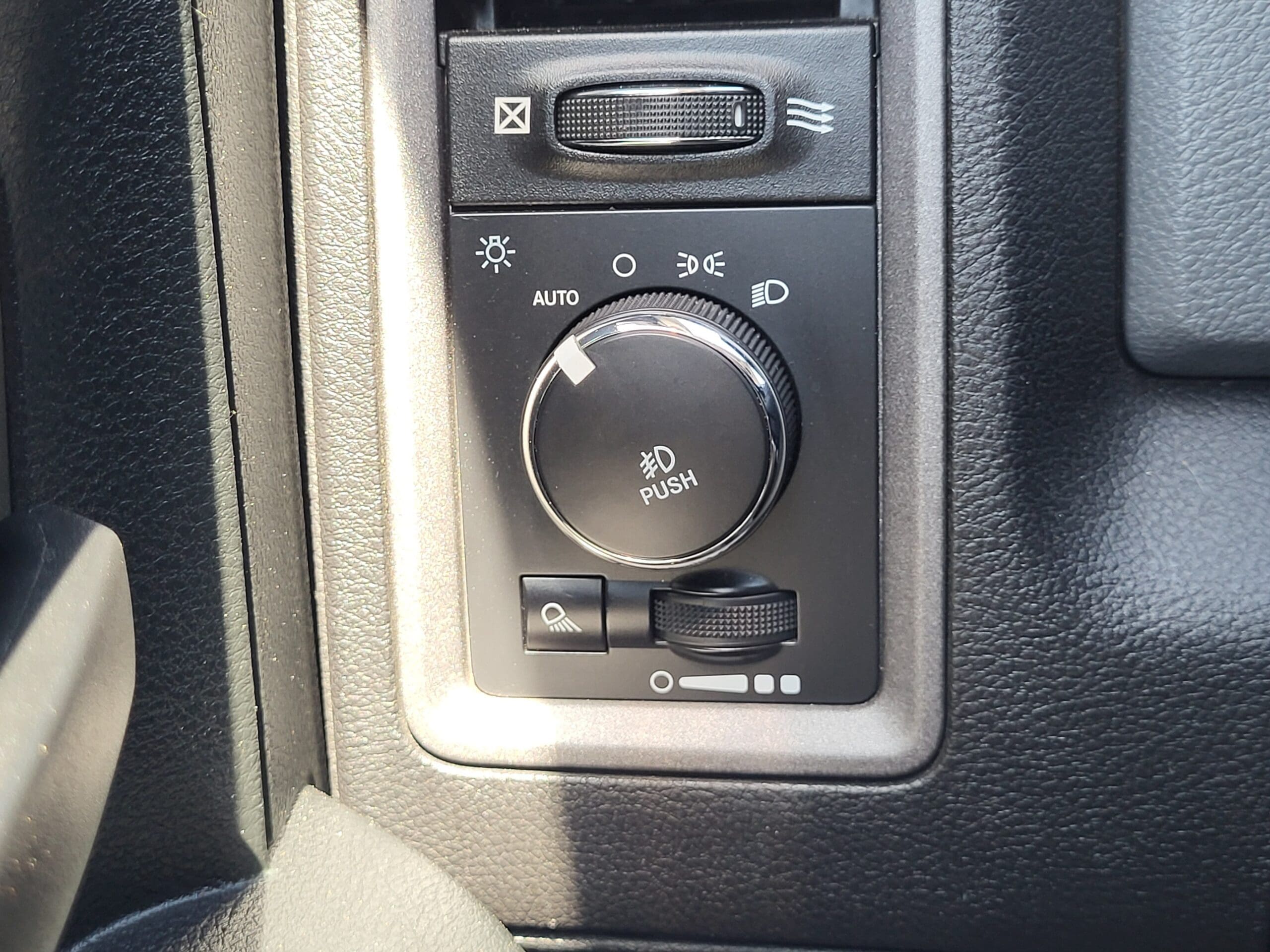 2017 Ram 1500 - Image 23