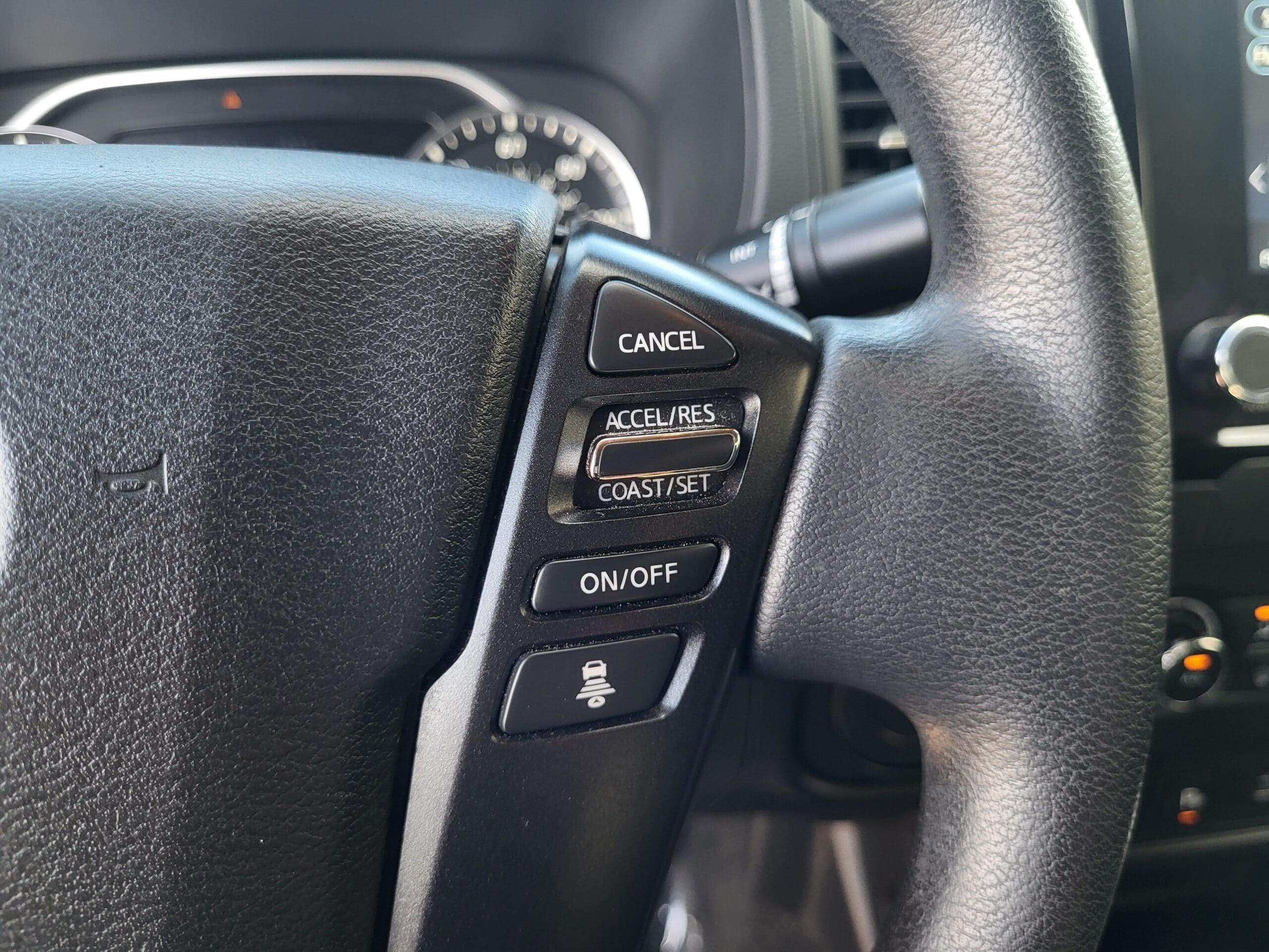 2022 Nissan Frontier - Image 28