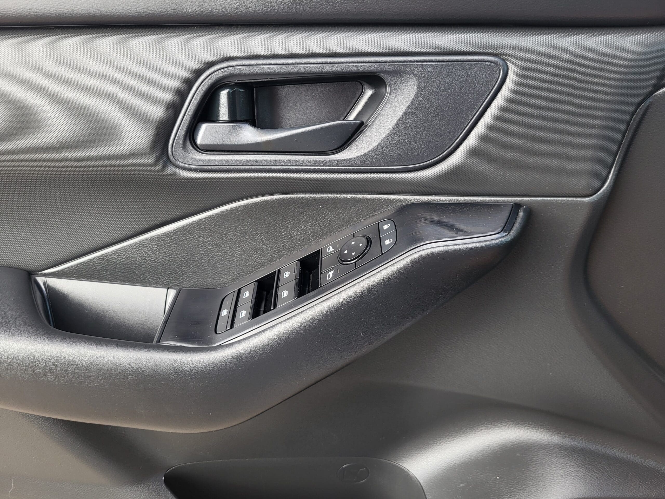 2024 Nissan Rogue - Image 24
