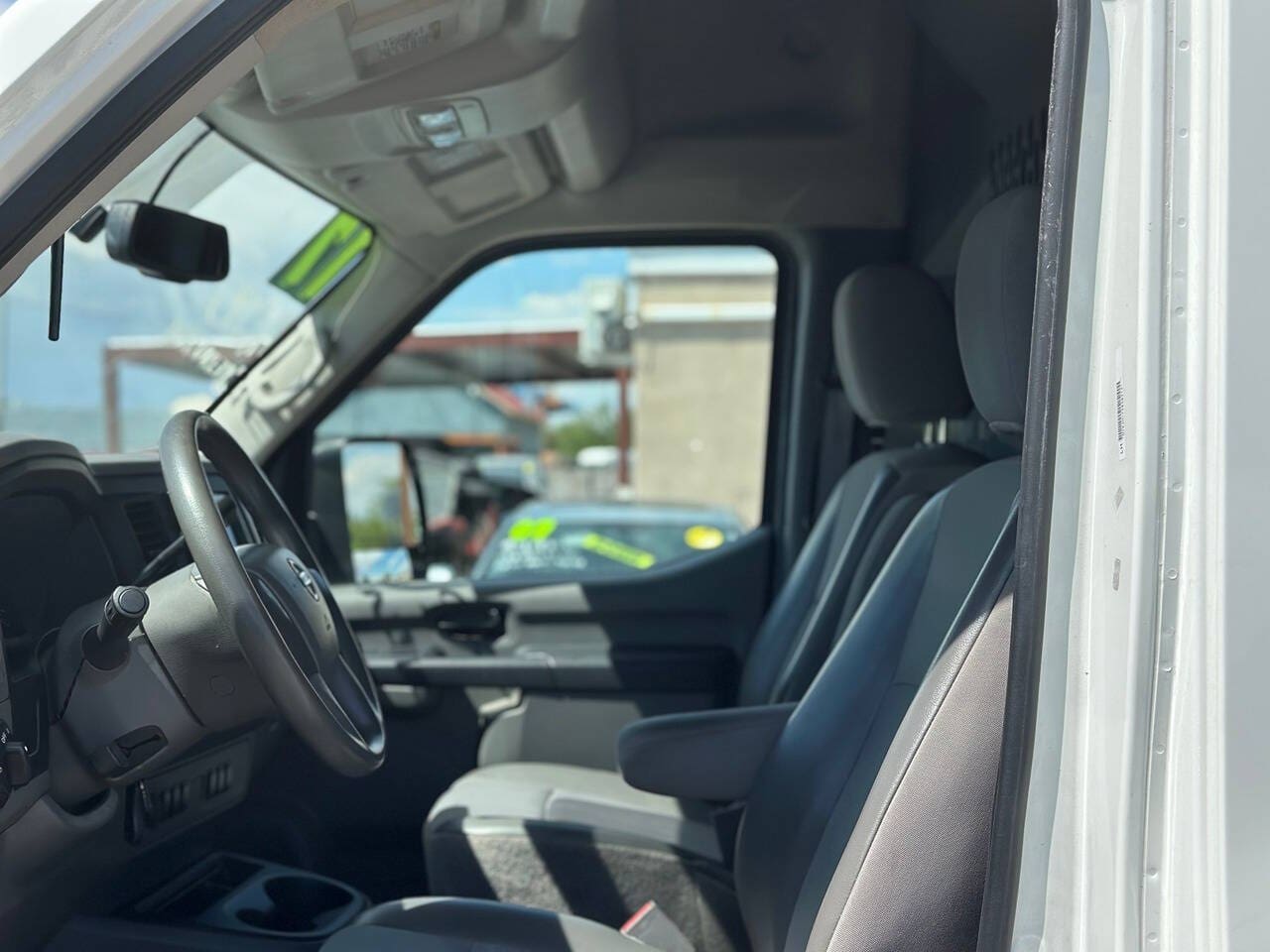 2017 Nissan NV - Image 11