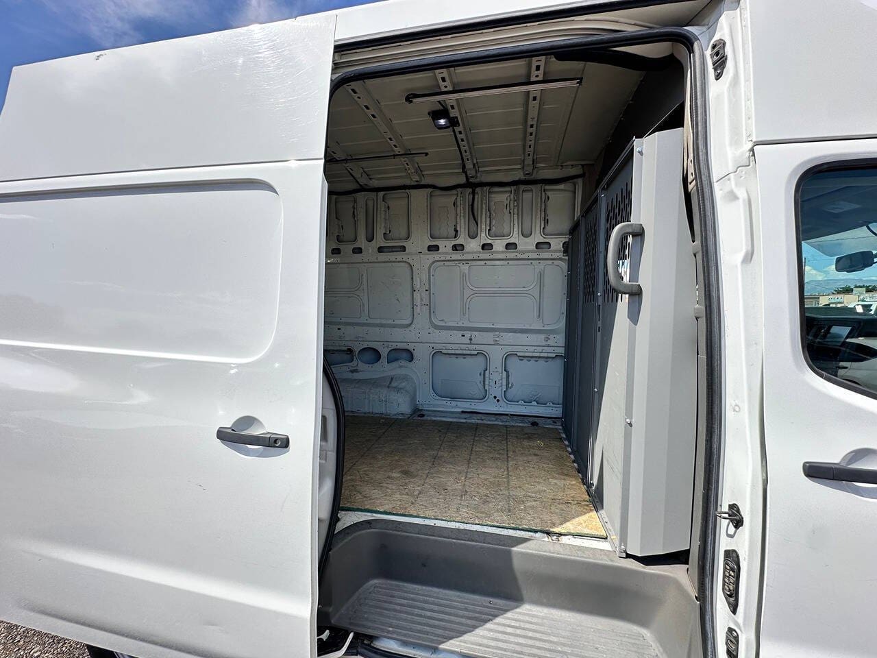 2017 Nissan NV - Image 15