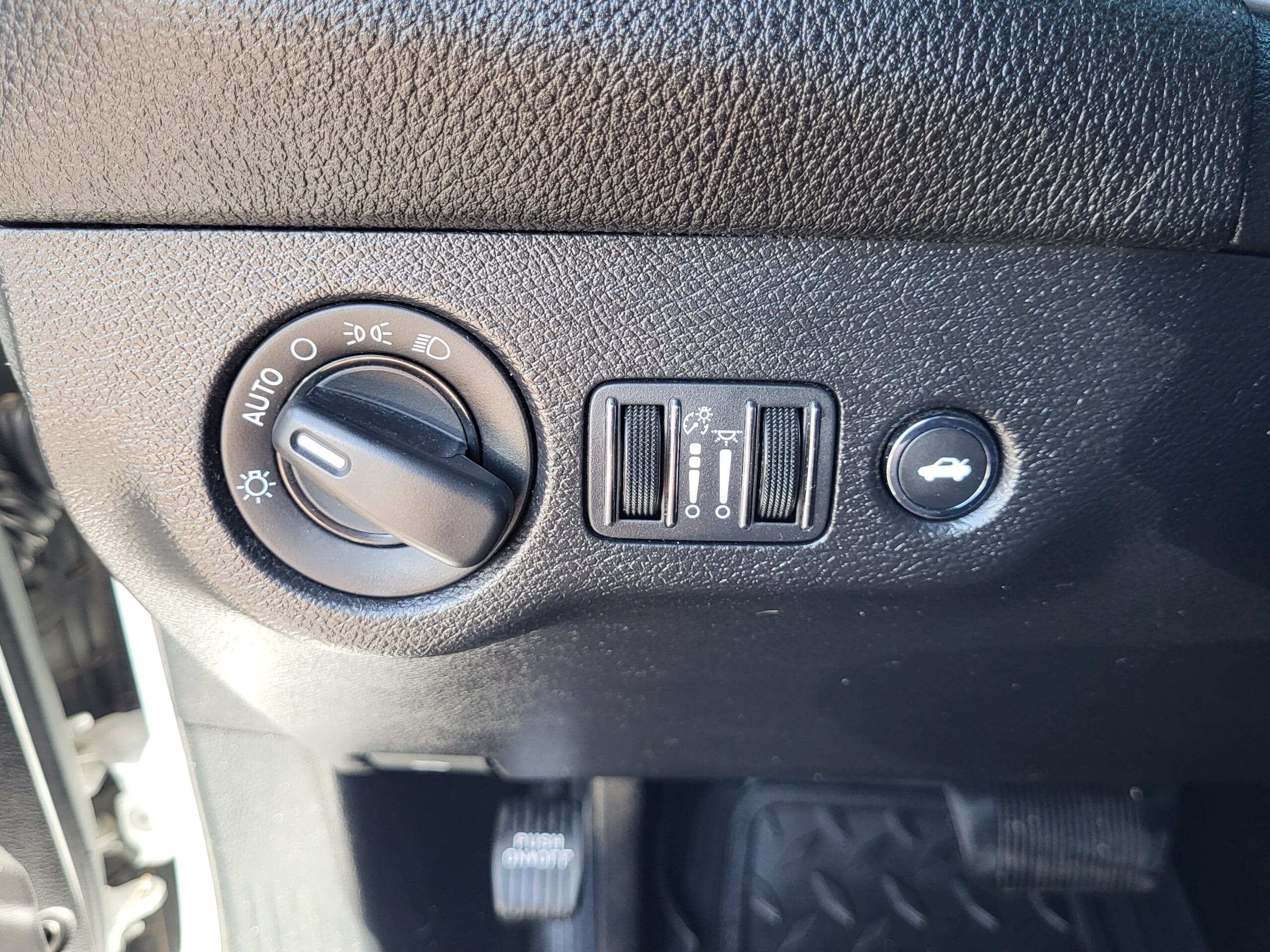 2019 Dodge Challenger - Image 23