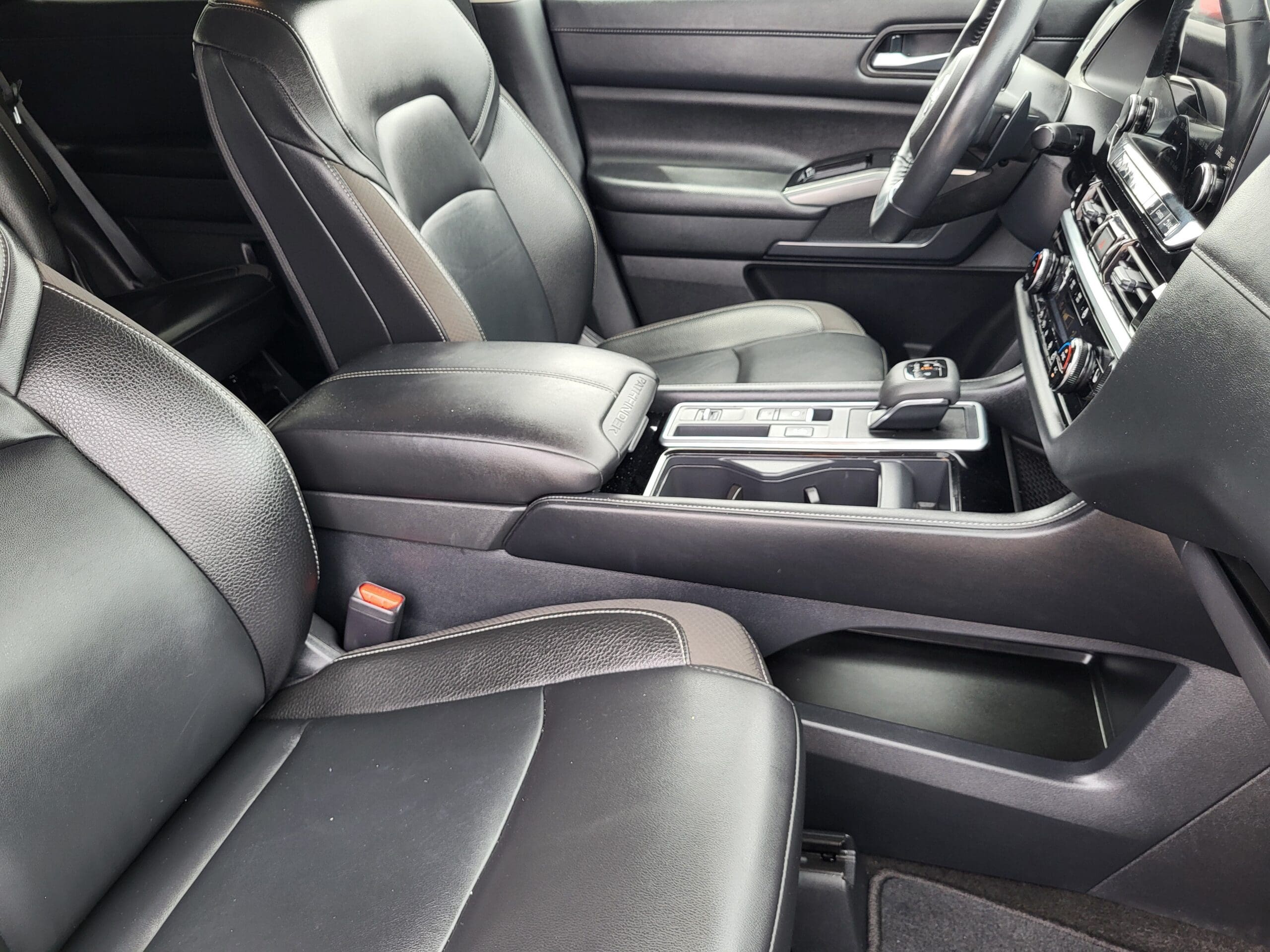 2025 Nissan Pathfinder - Image 9