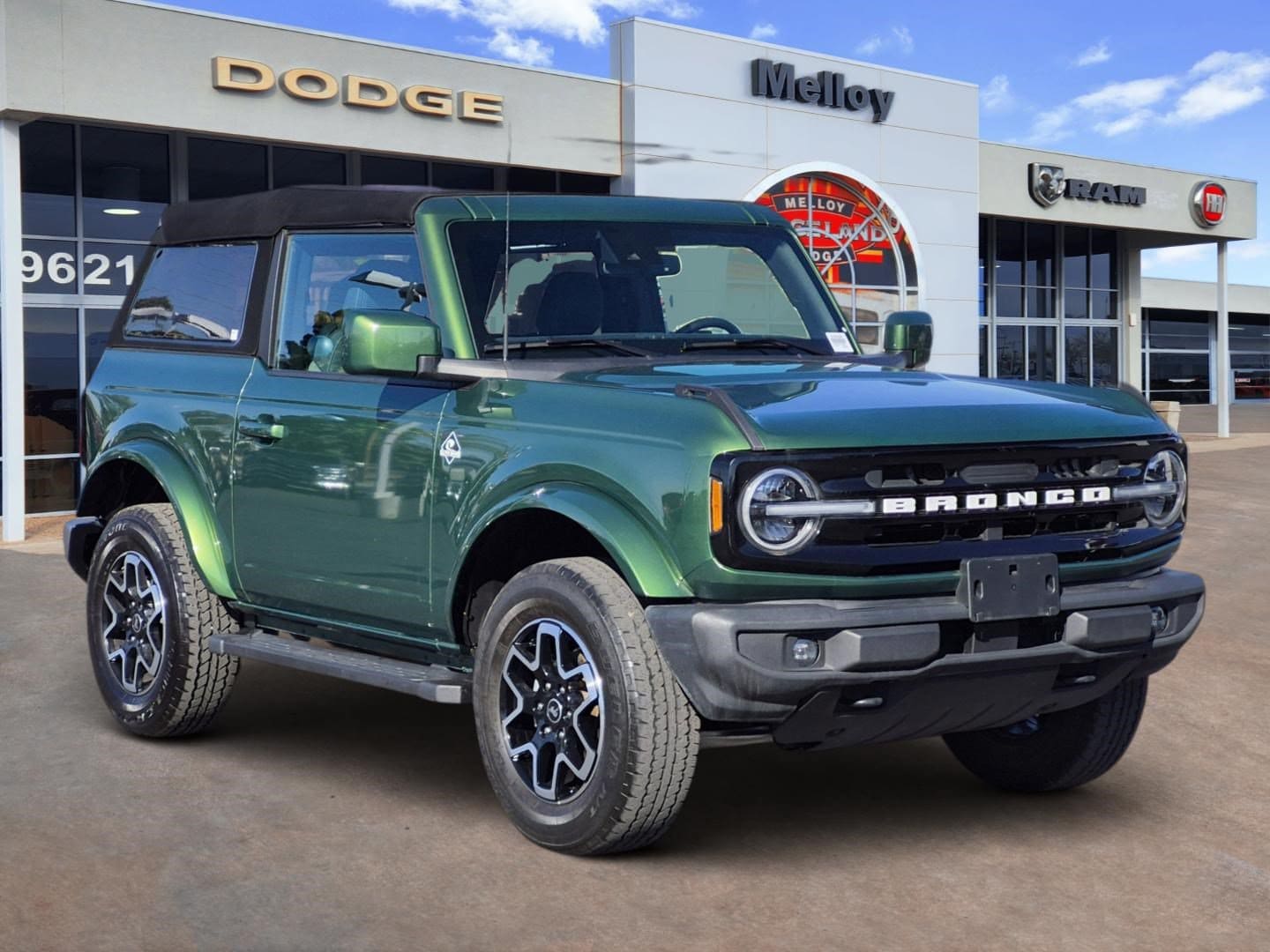 2023 Ford Bronco - Image 2