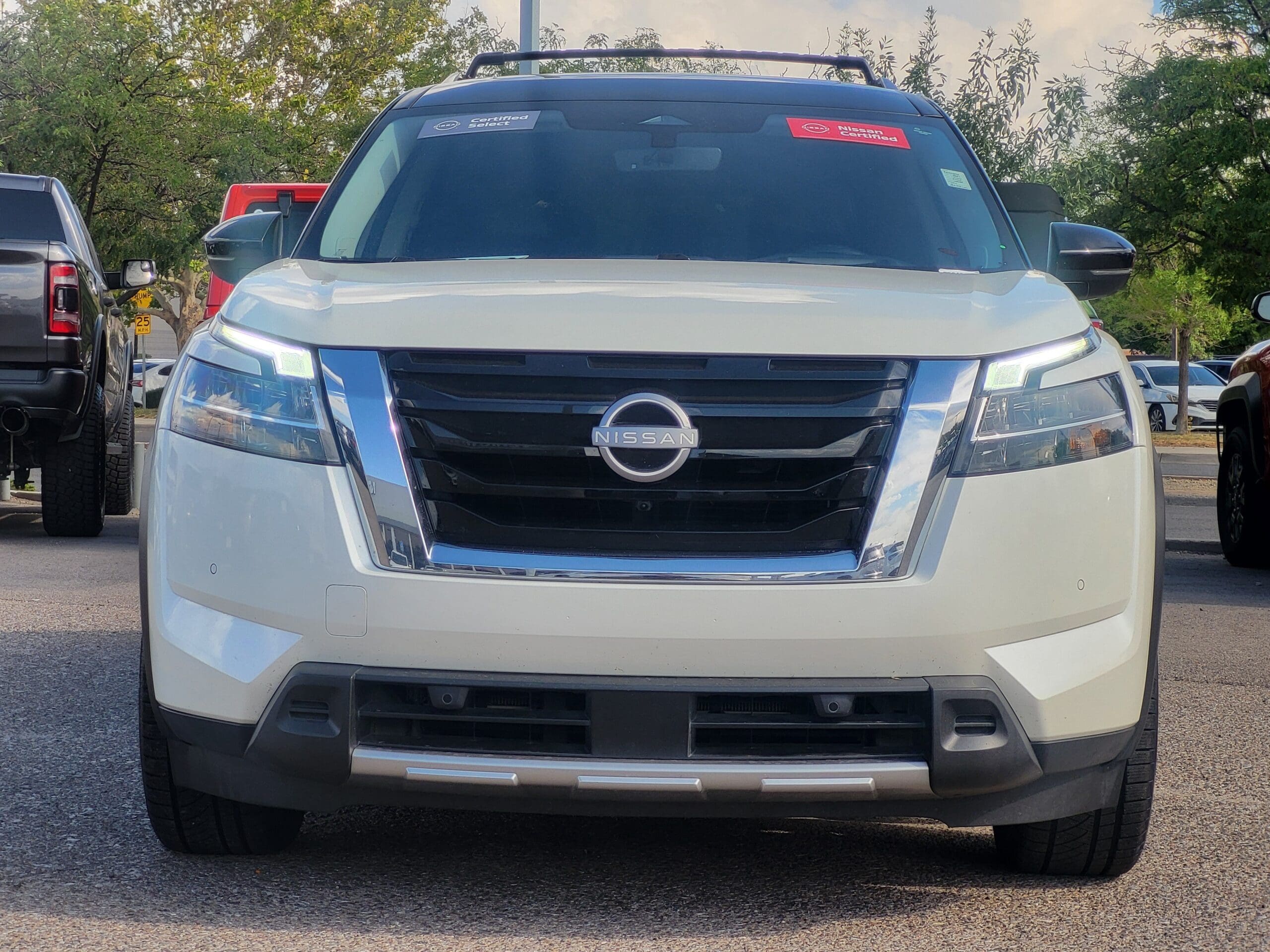 2024 Nissan Pathfinder - Image 2