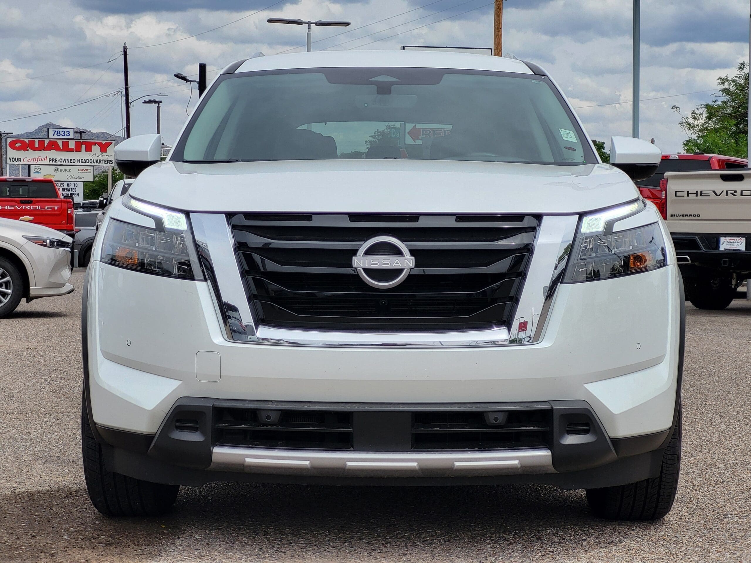 2025 Nissan Pathfinder - Image 2