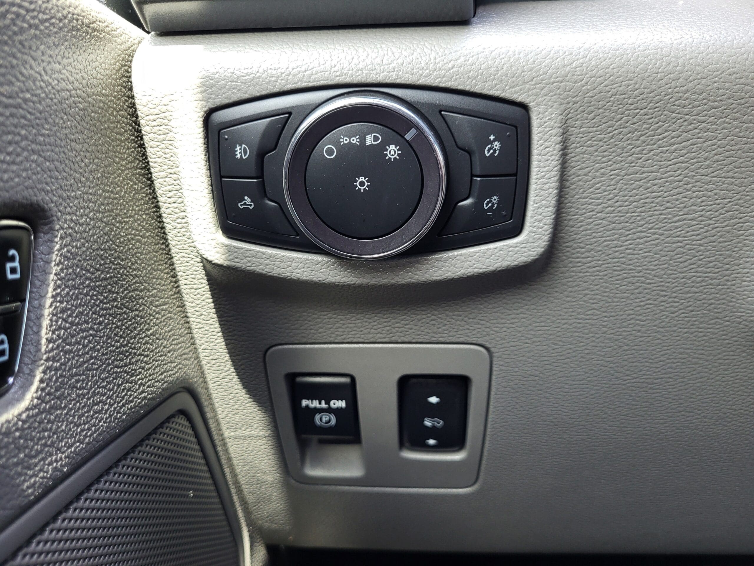 2020 Ford F-150 - Image 23