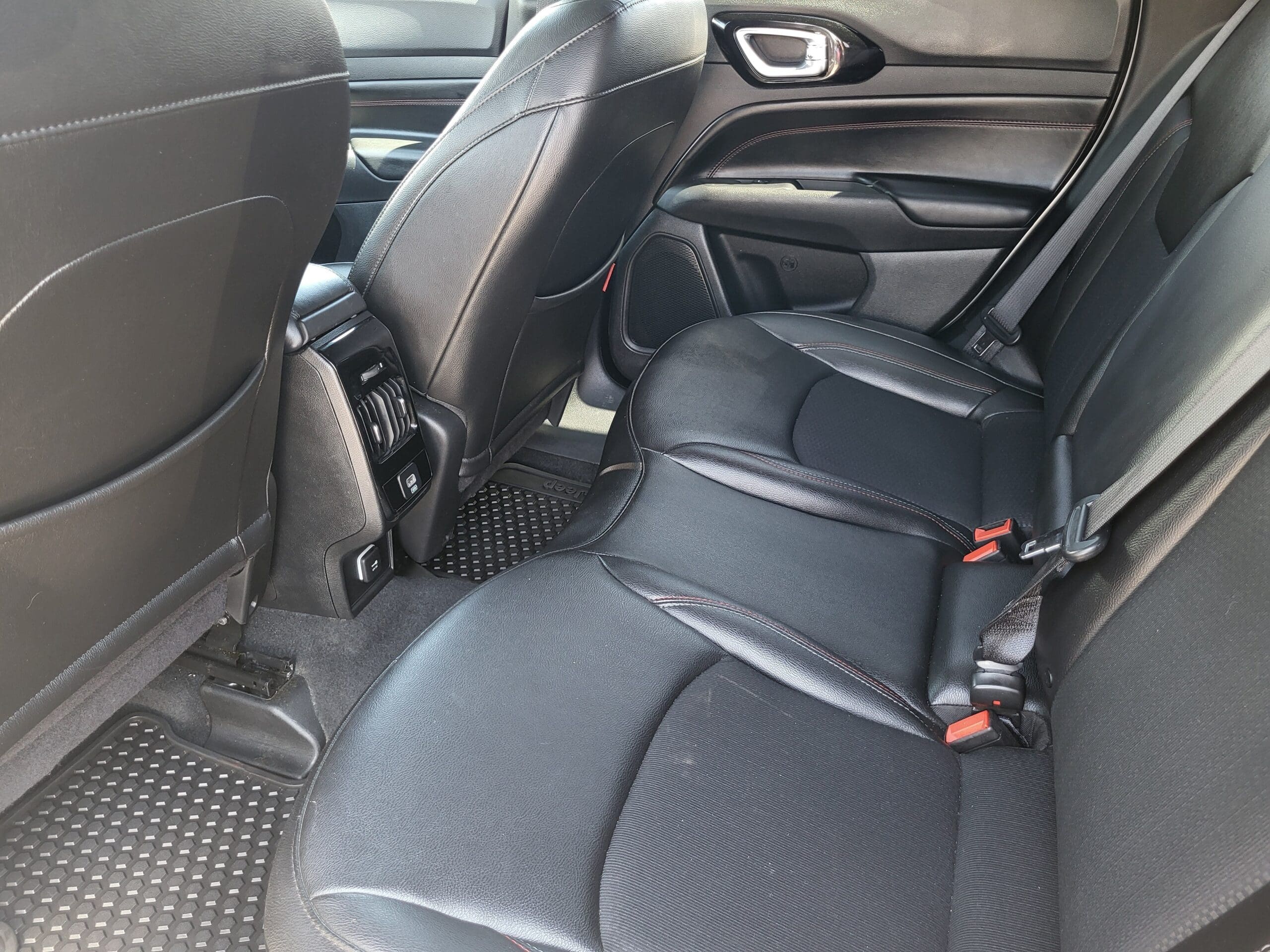 2025 Jeep Compass - Image 29