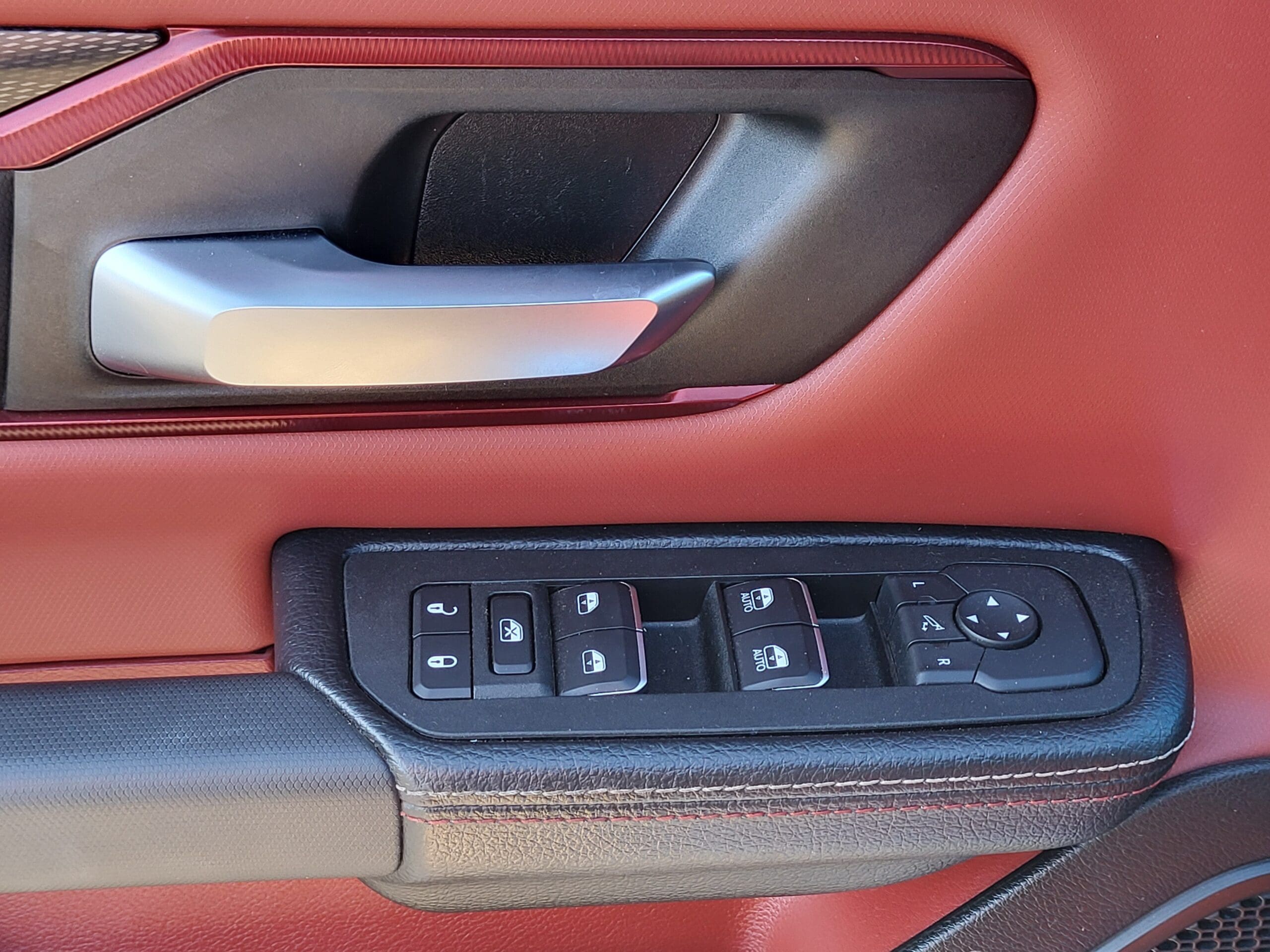 2025 Ram 1500 - Image 8