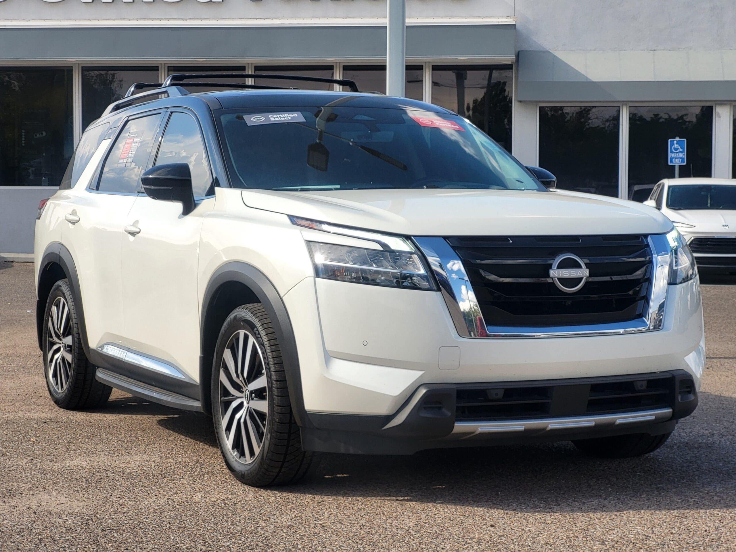 2024 Nissan Pathfinder - Image 3