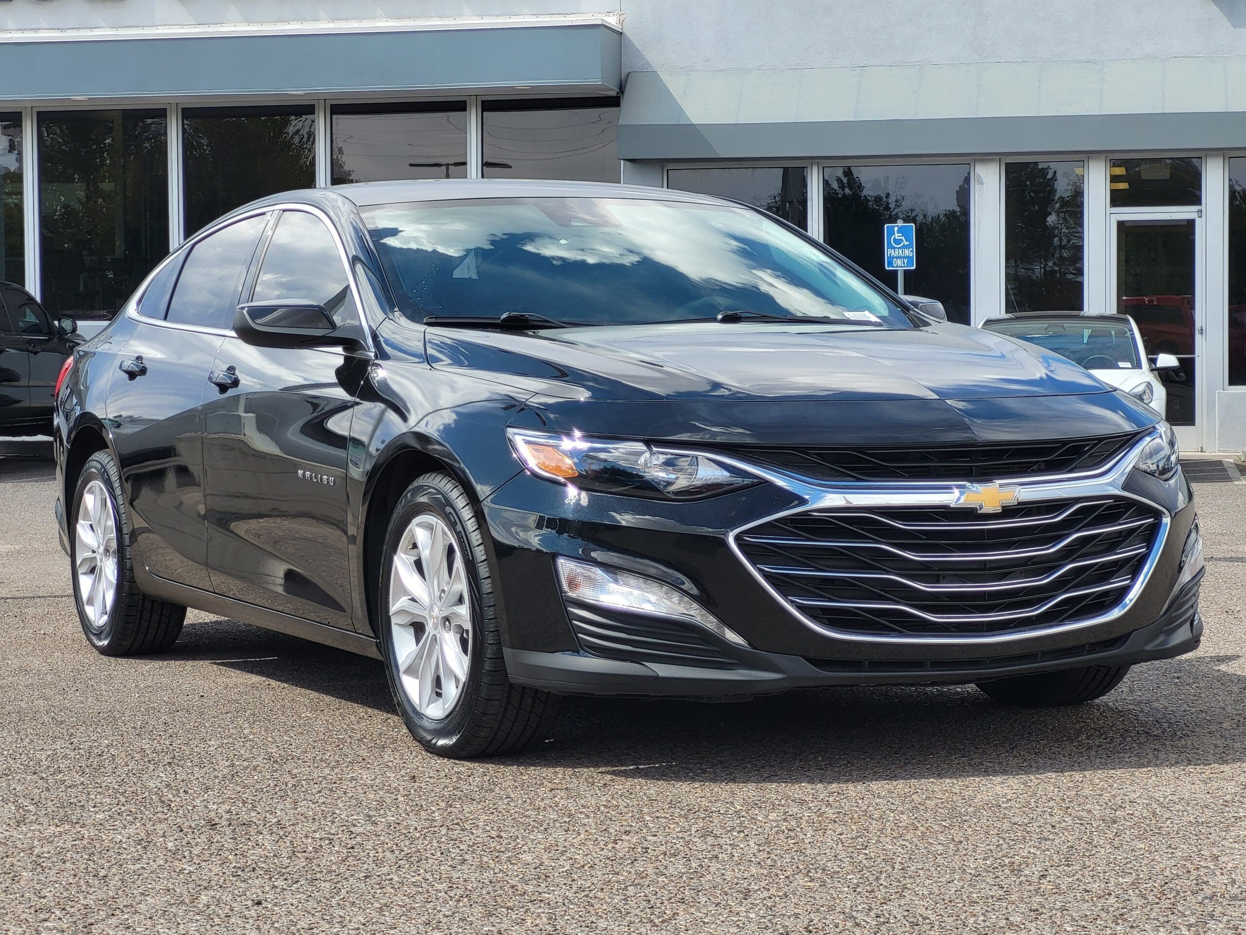 2024 Chevrolet Malibu - Image 3