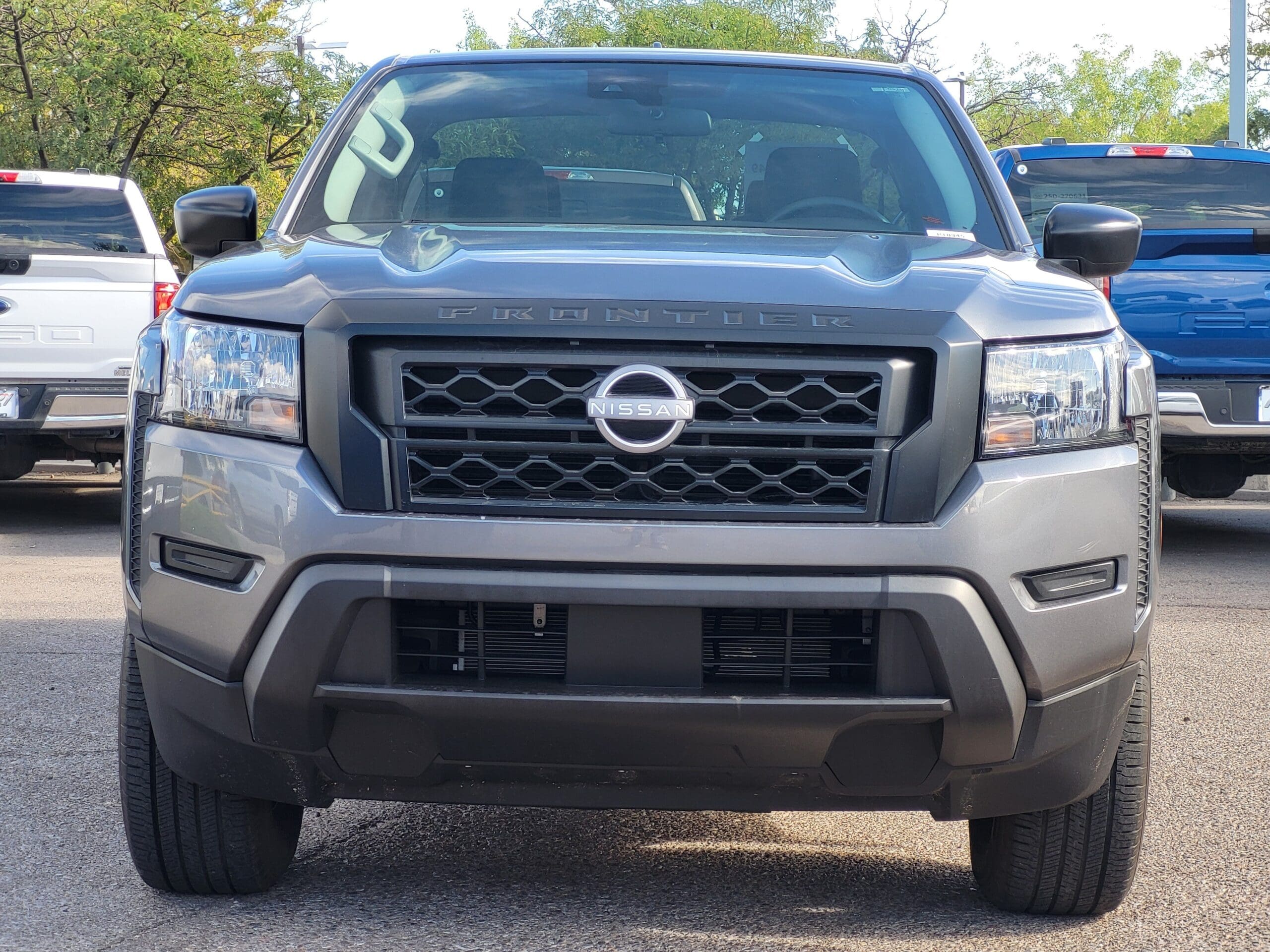 2024 Nissan Frontier - Image 2