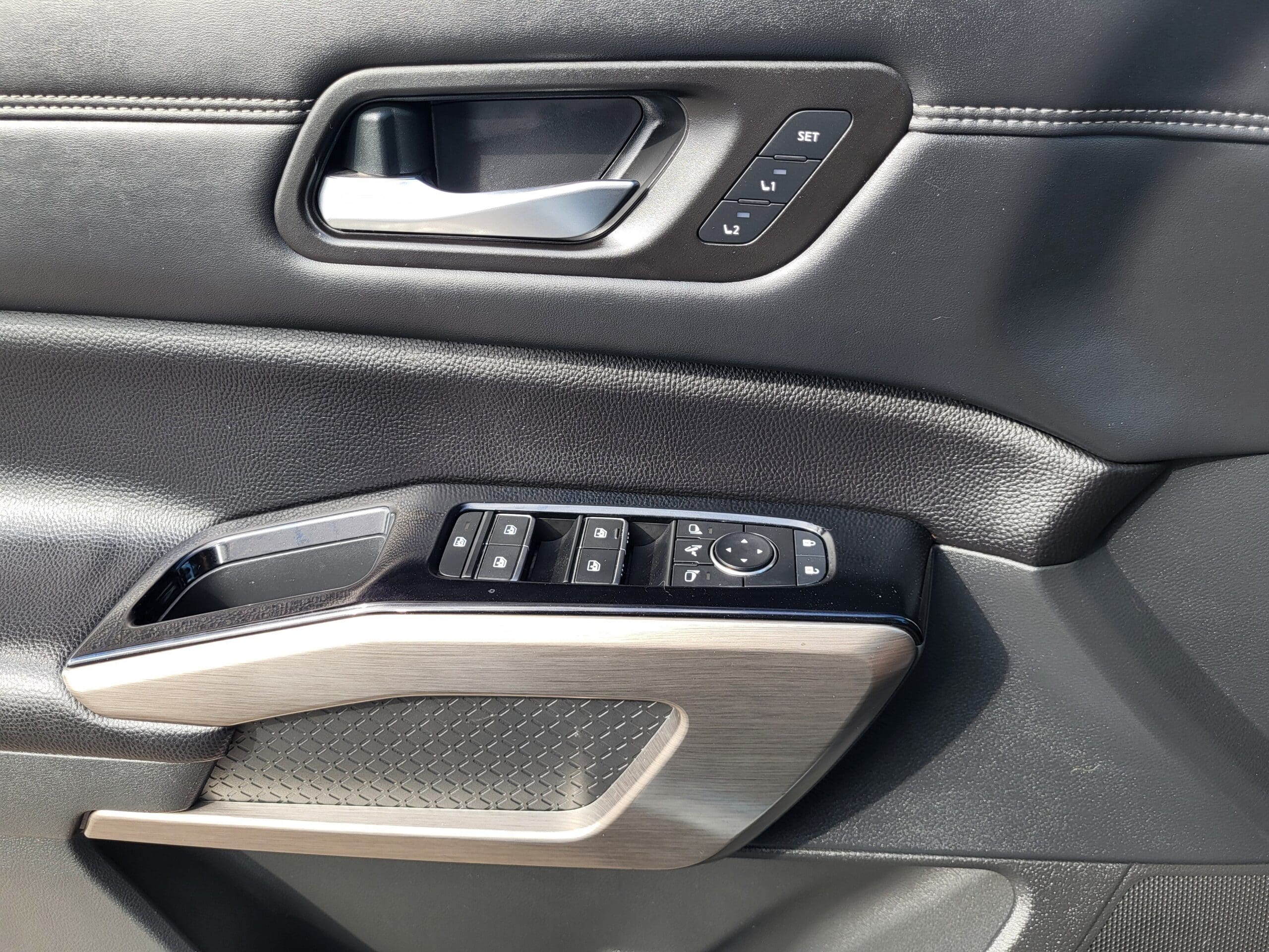 2024 Nissan Pathfinder - Image 24