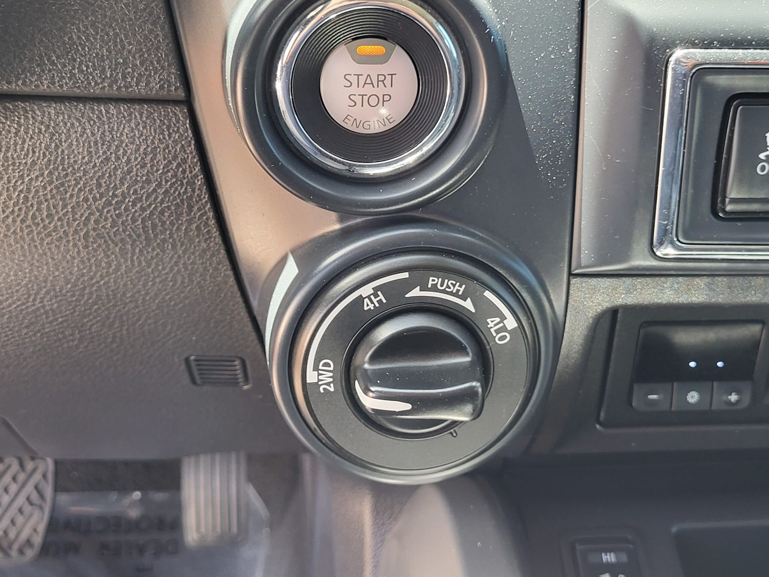 2024 Nissan Titan XD - Image 20