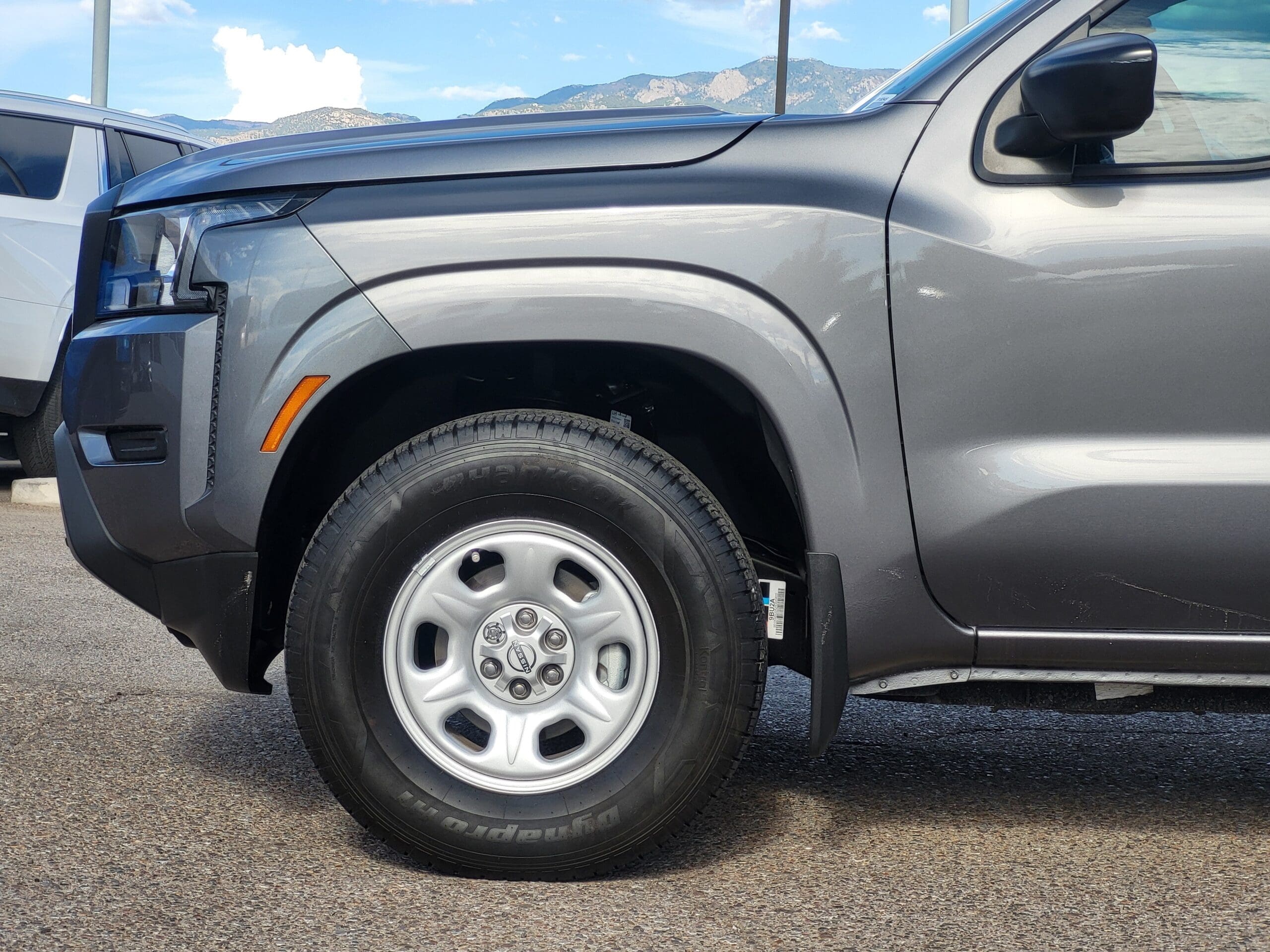 2024 Nissan Frontier - Image 9