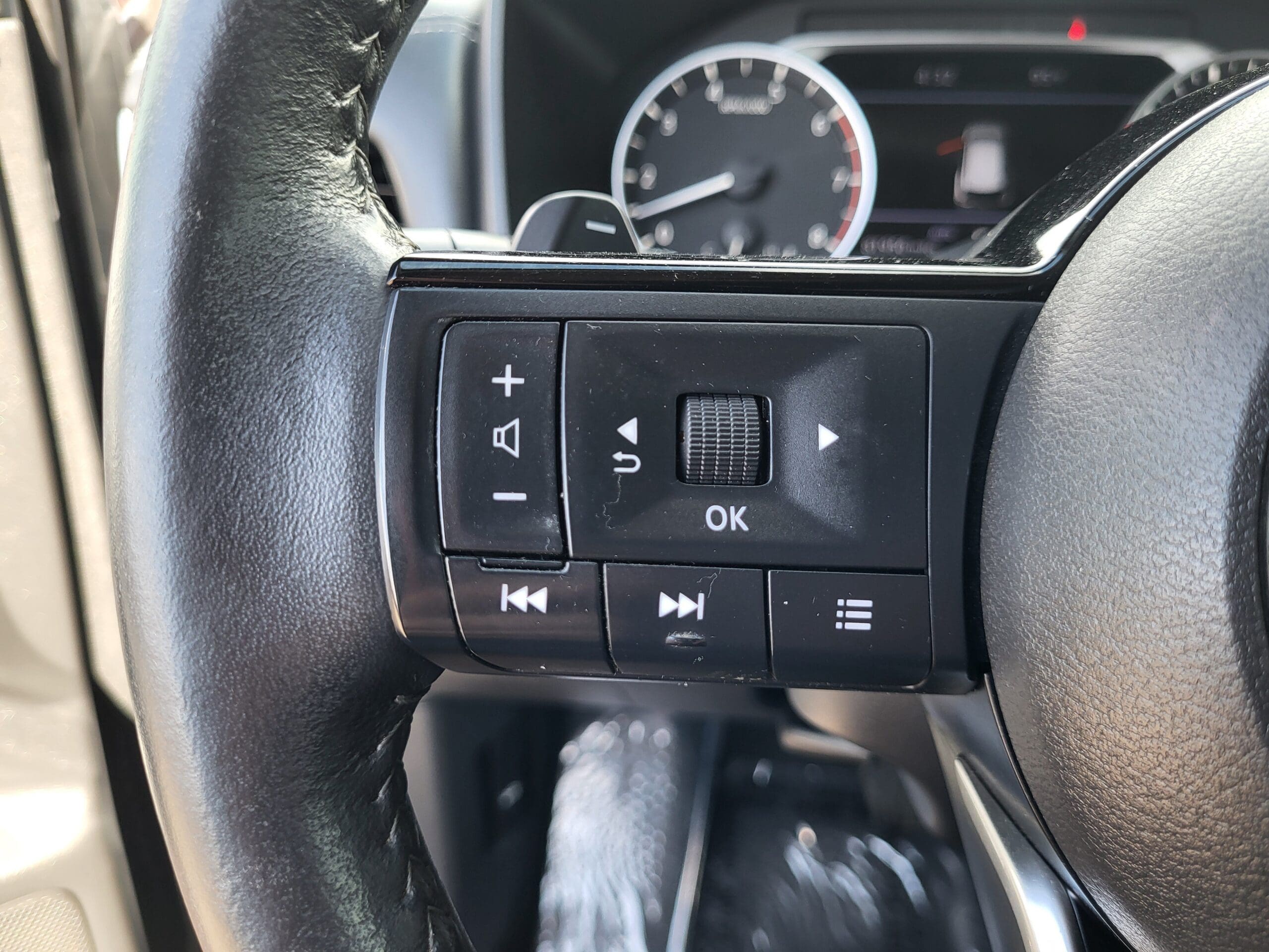 2022 Nissan Rogue - Image 28