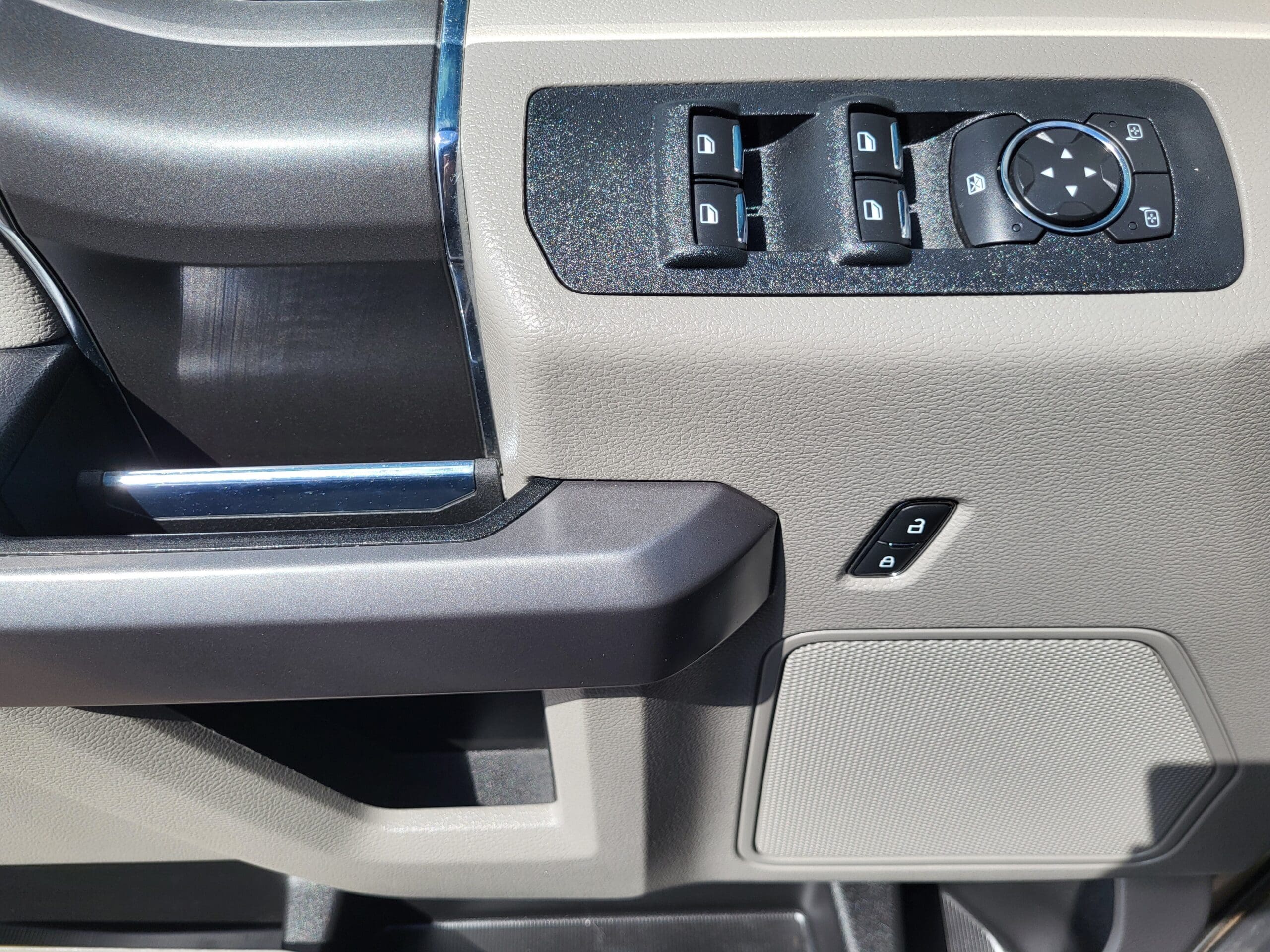 2020 Ford F-150 - Image 24