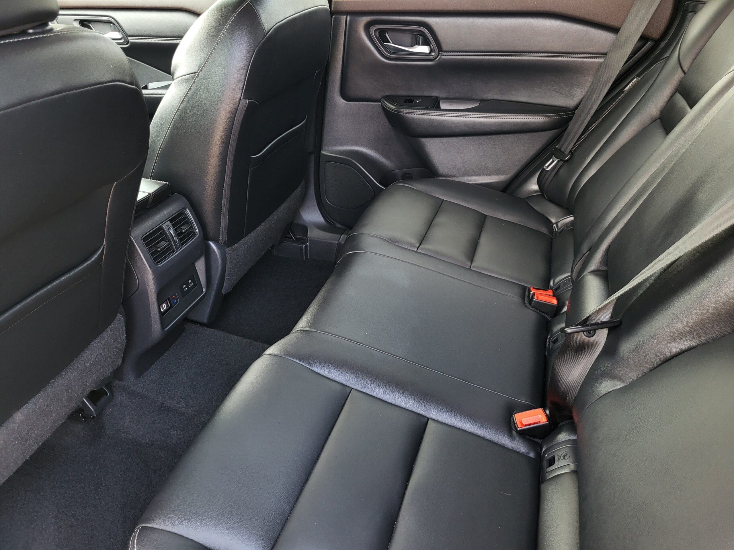 2022 Nissan Rogue - Image 30