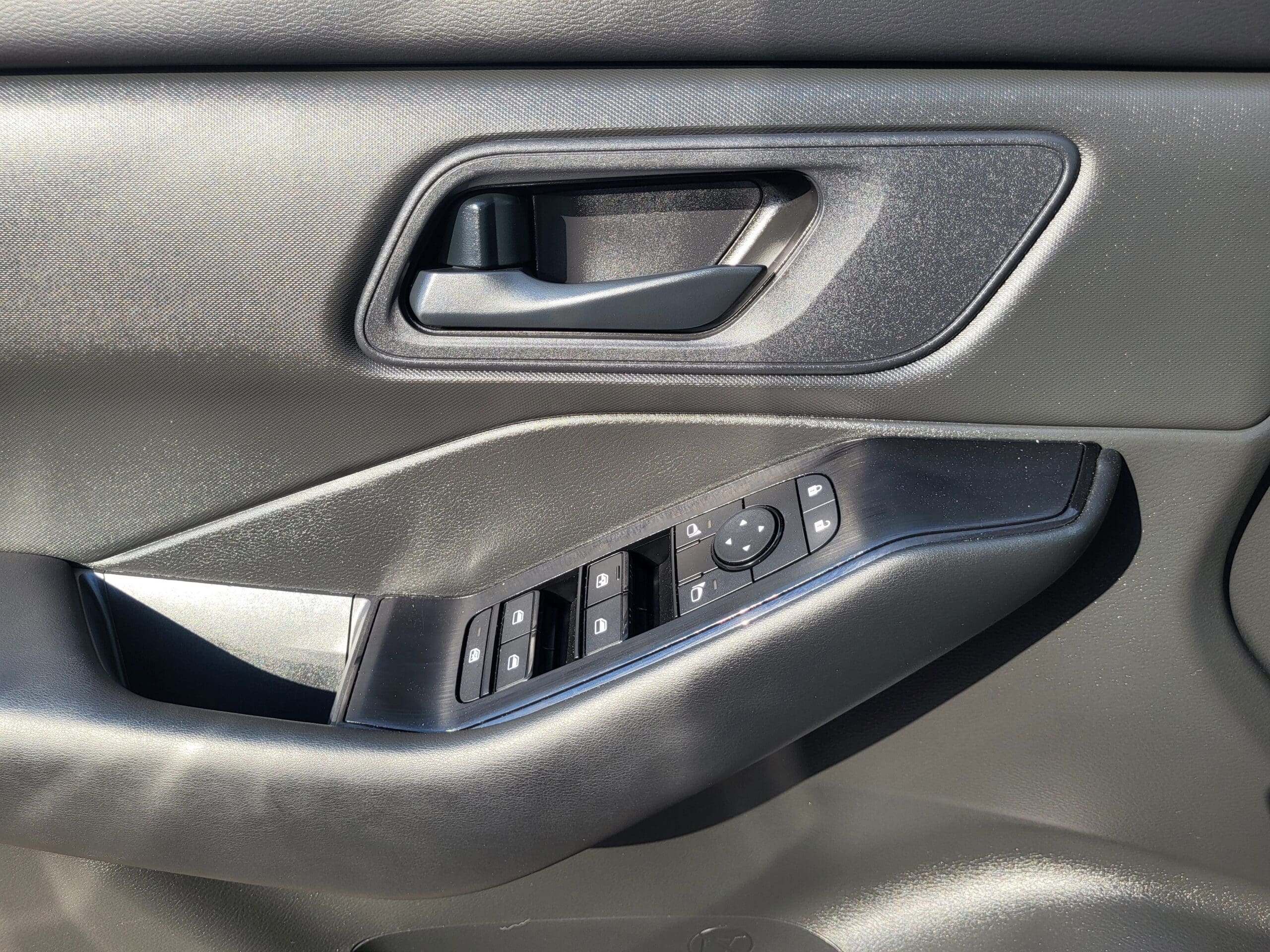 2026 Nissan Rogue - Image 25