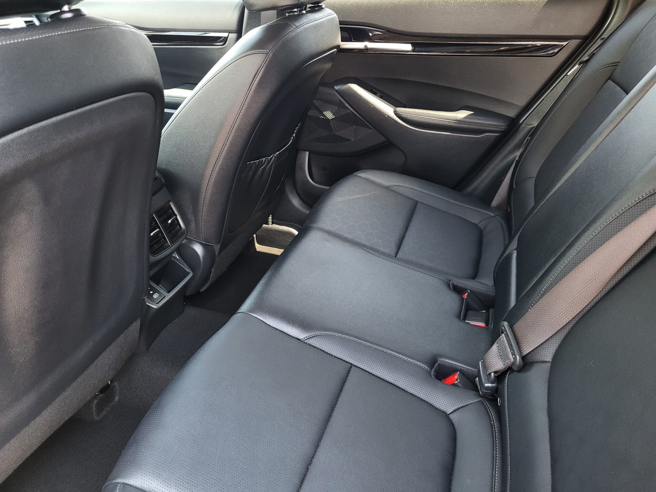 2024 Kia Seltos - Image 30