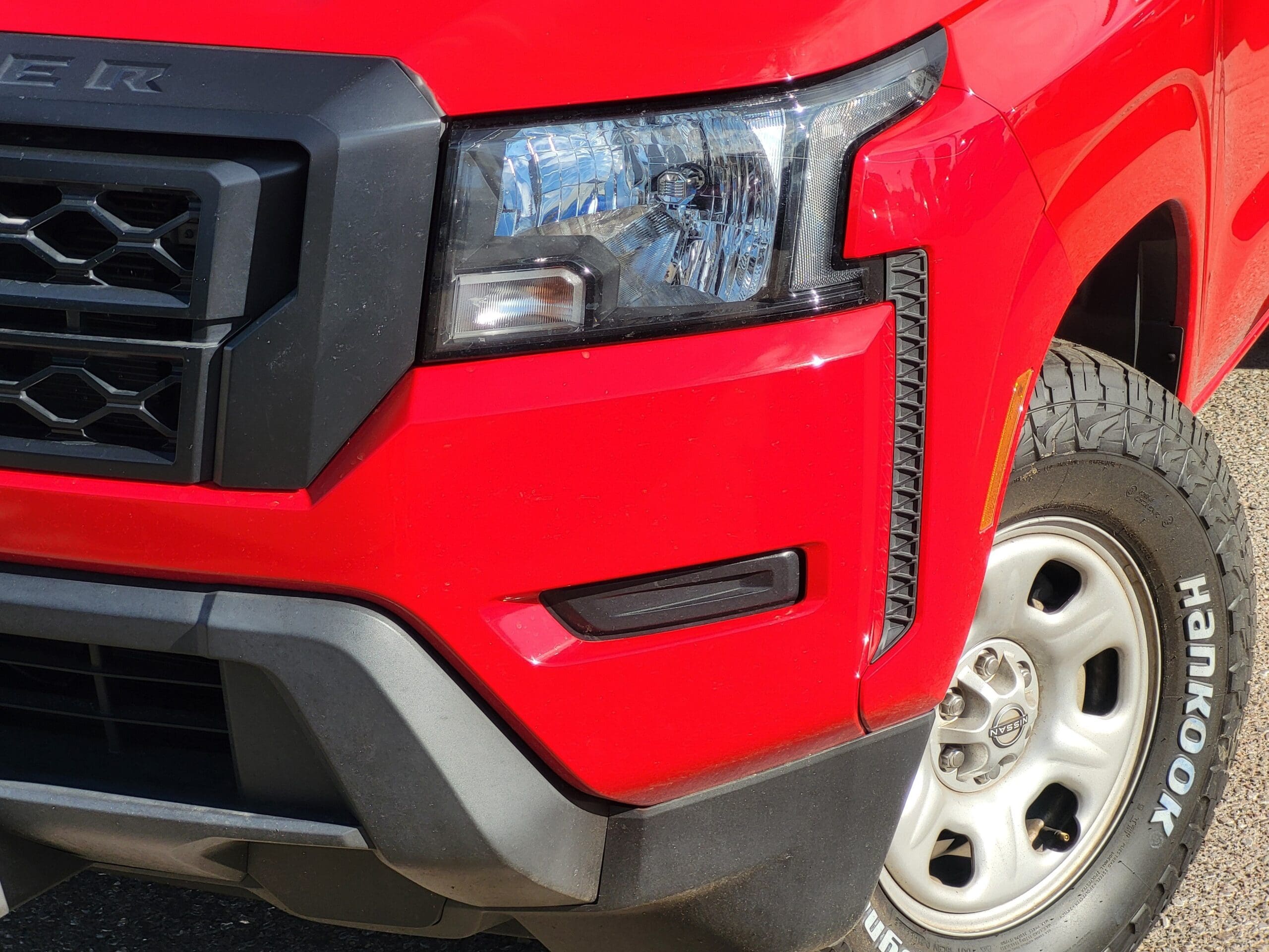 2022 Nissan Frontier - Image 8