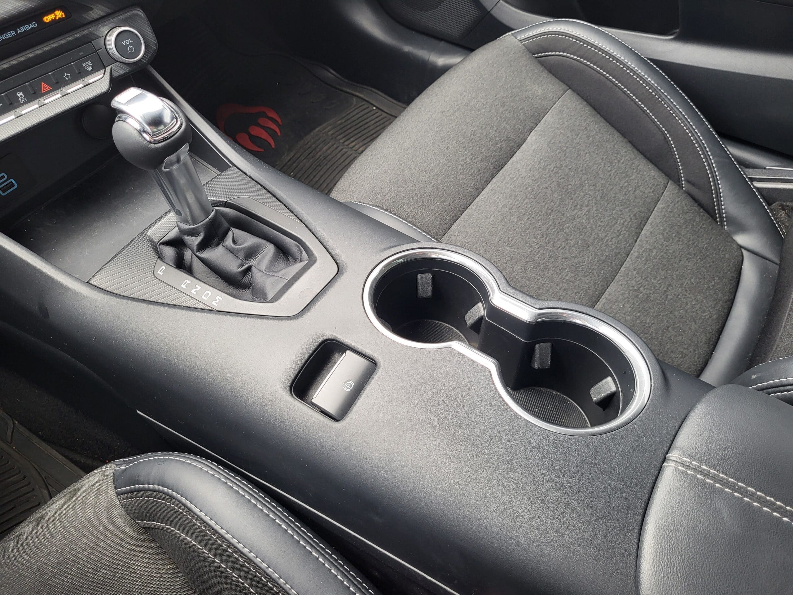 2024 Ford Mustang - Image 21