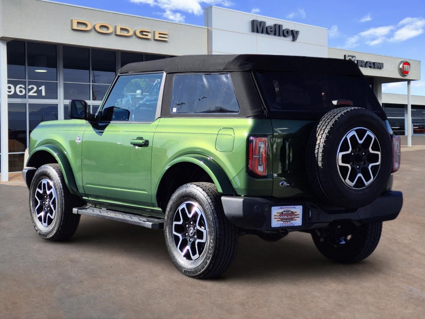 2023 Ford Bronco - Image 3