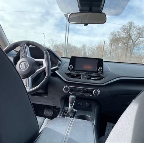 2021 Nissan Altima - Image 11