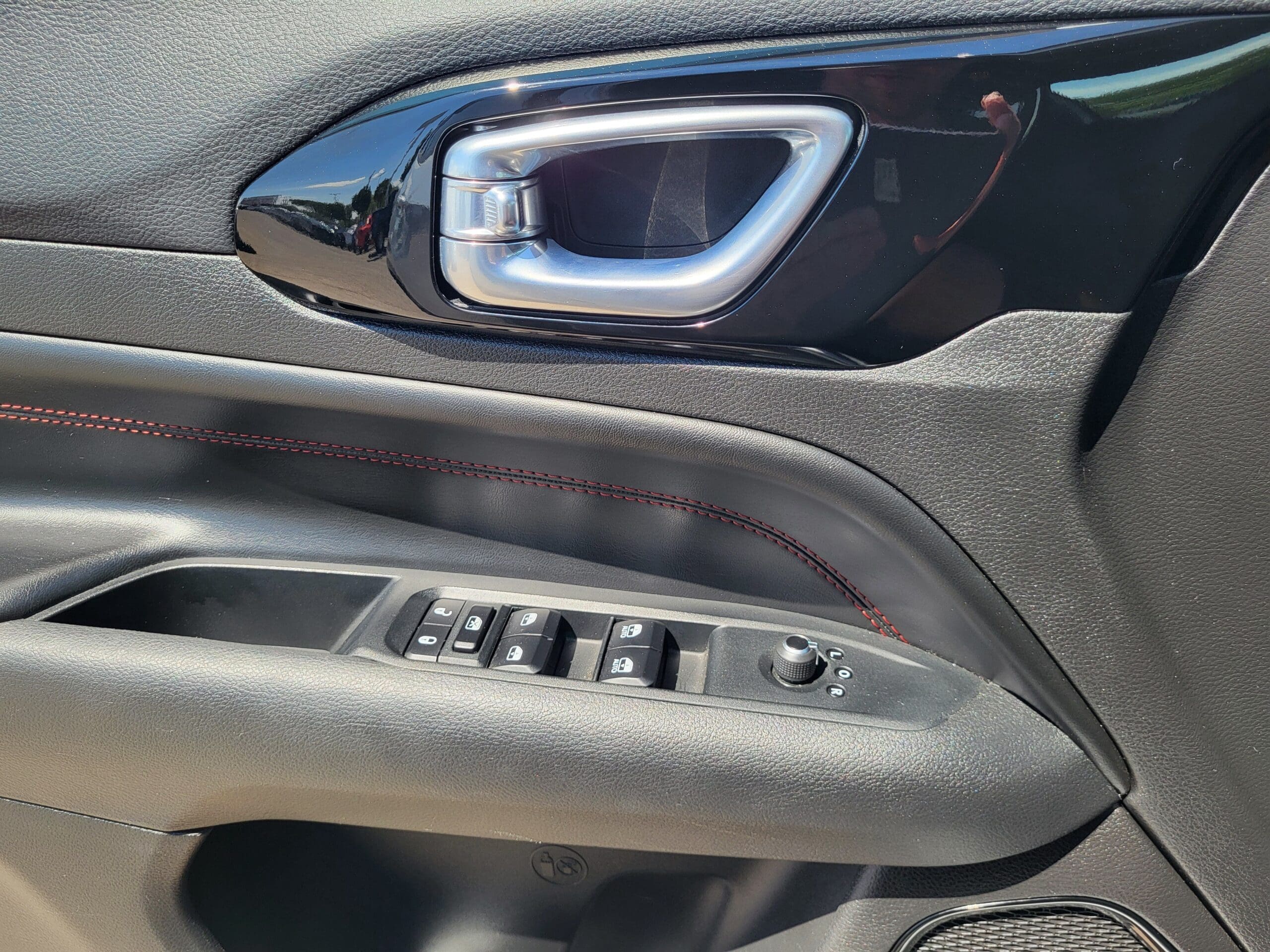 2025 Jeep Compass - Image 24