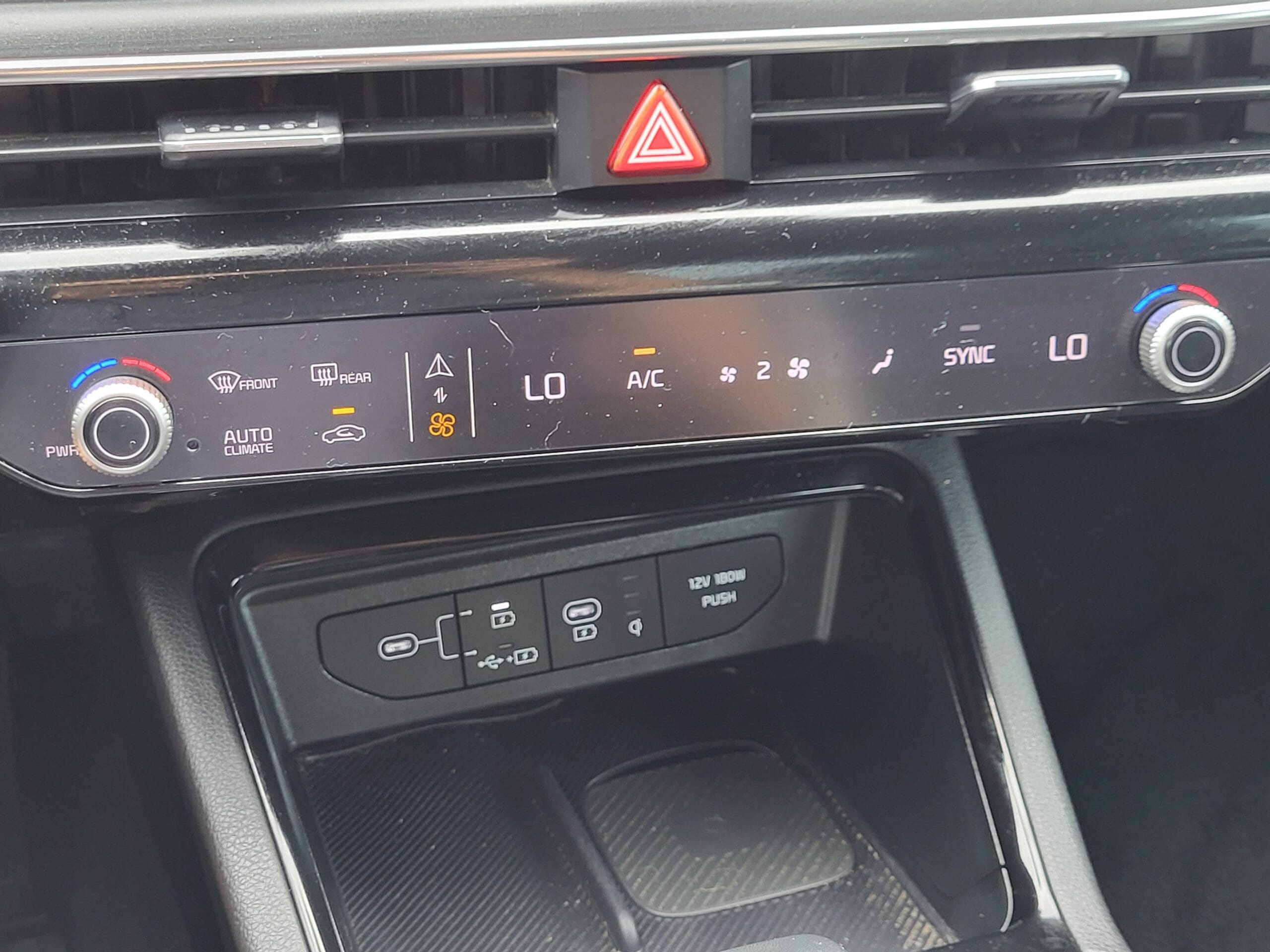 2025 Kia K5 - Image 18