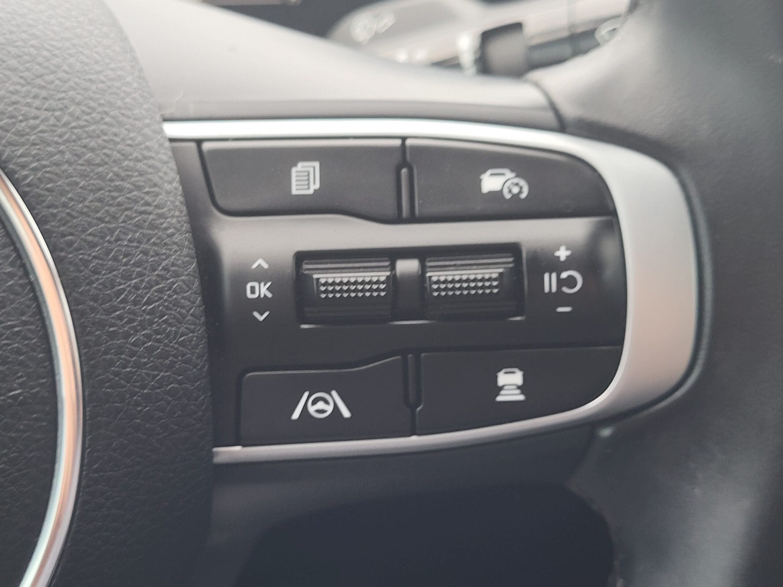 2025 Kia K5 - Image 27