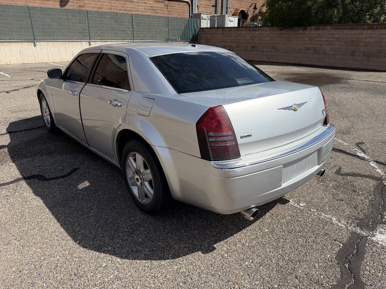 2006 Chrysler 300 - Image 8