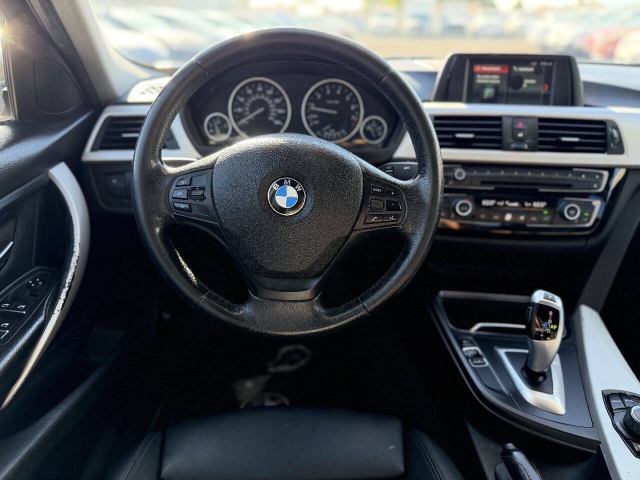 2018 BMW 3 Series - Image 11