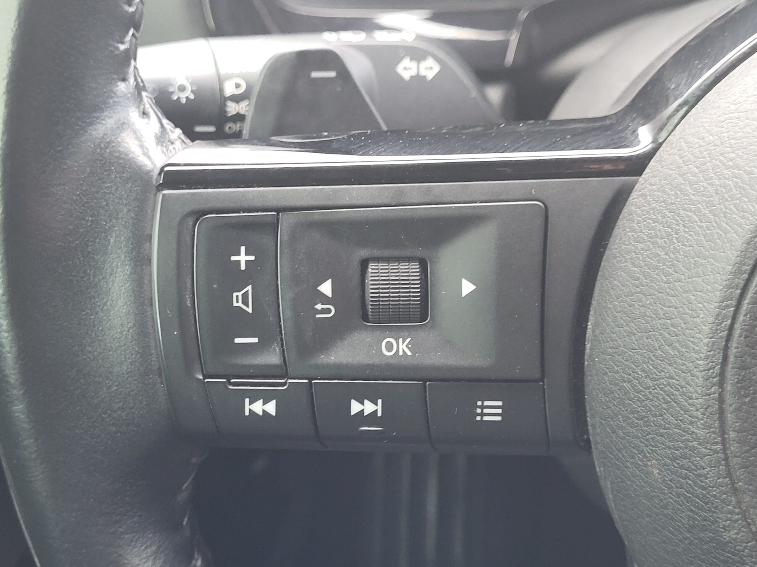2023 Nissan Pathfinder - Image 26