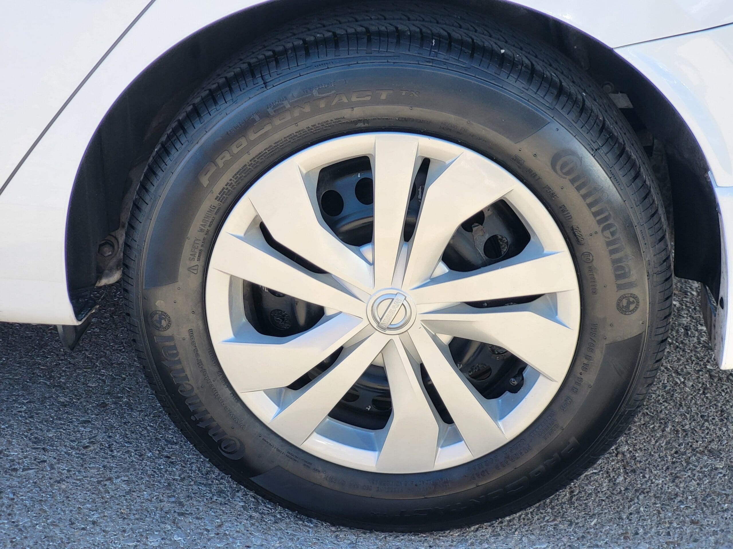 2024 Nissan Versa - Image 23