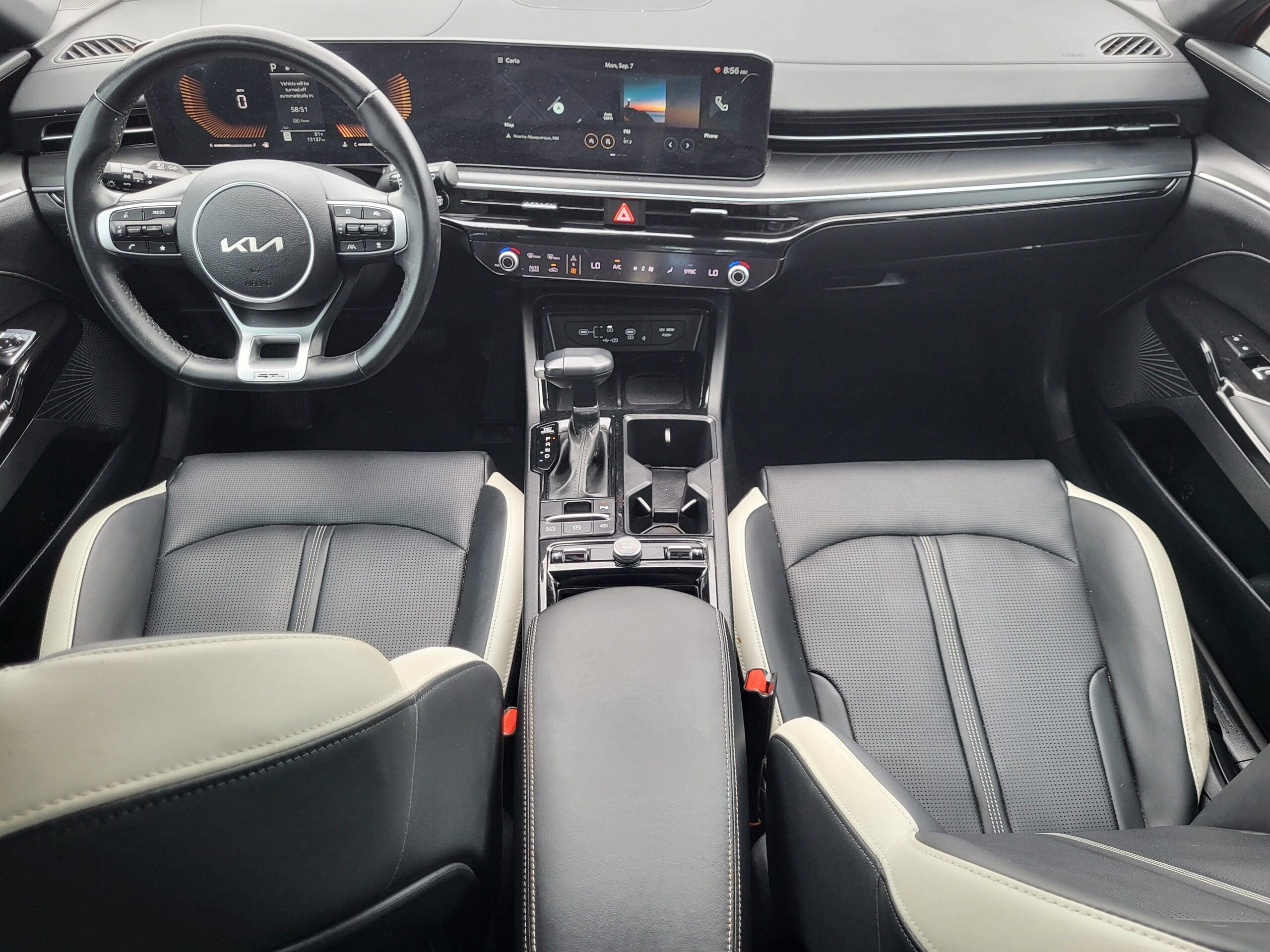 2025 Kia K5 - Image 24