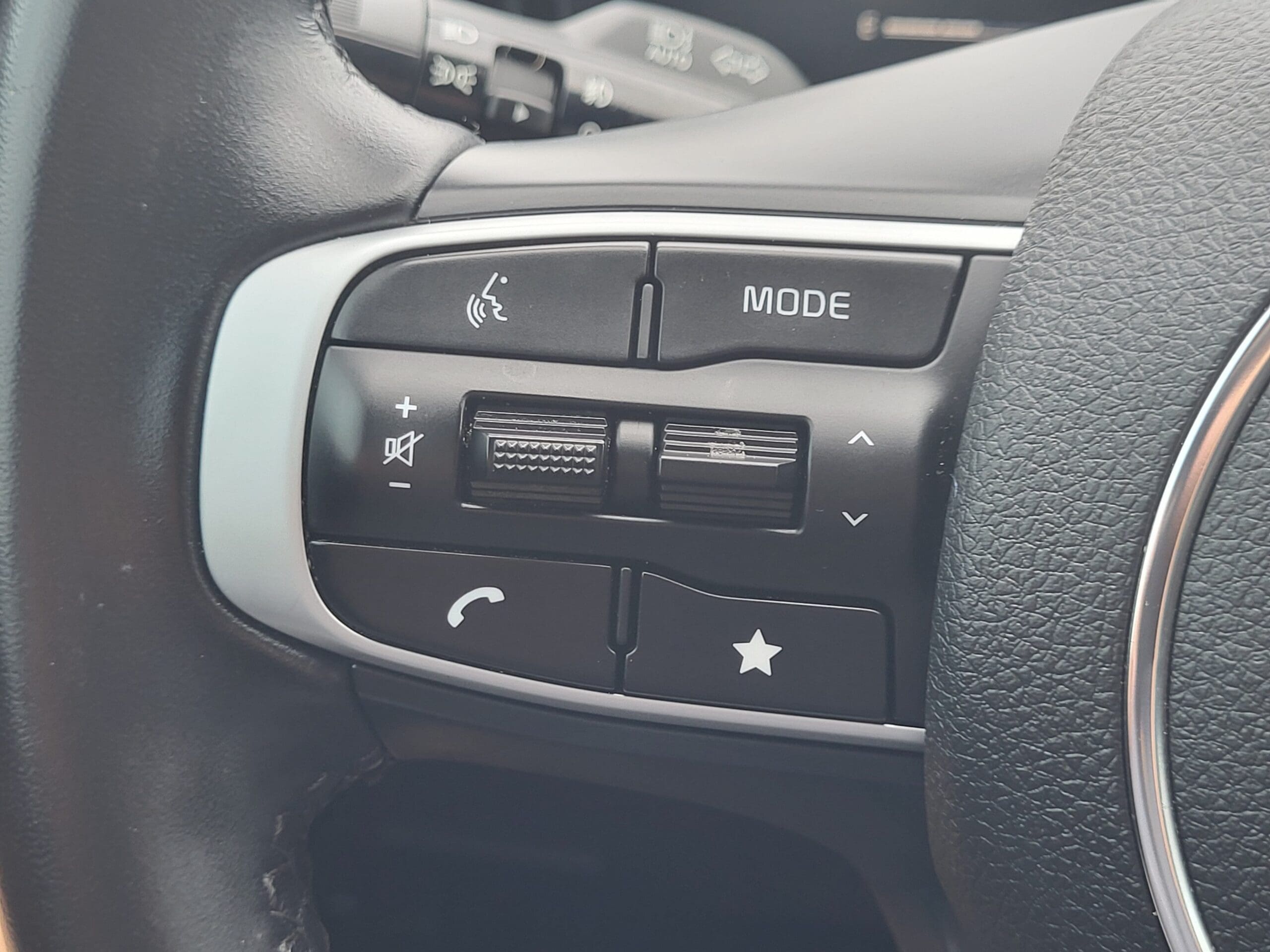 2025 Kia K5 - Image 26