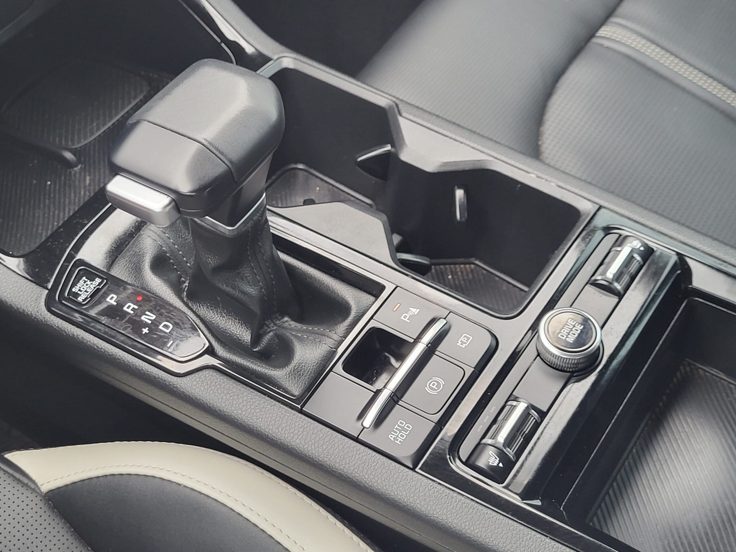 2025 Kia K5 - Image 20