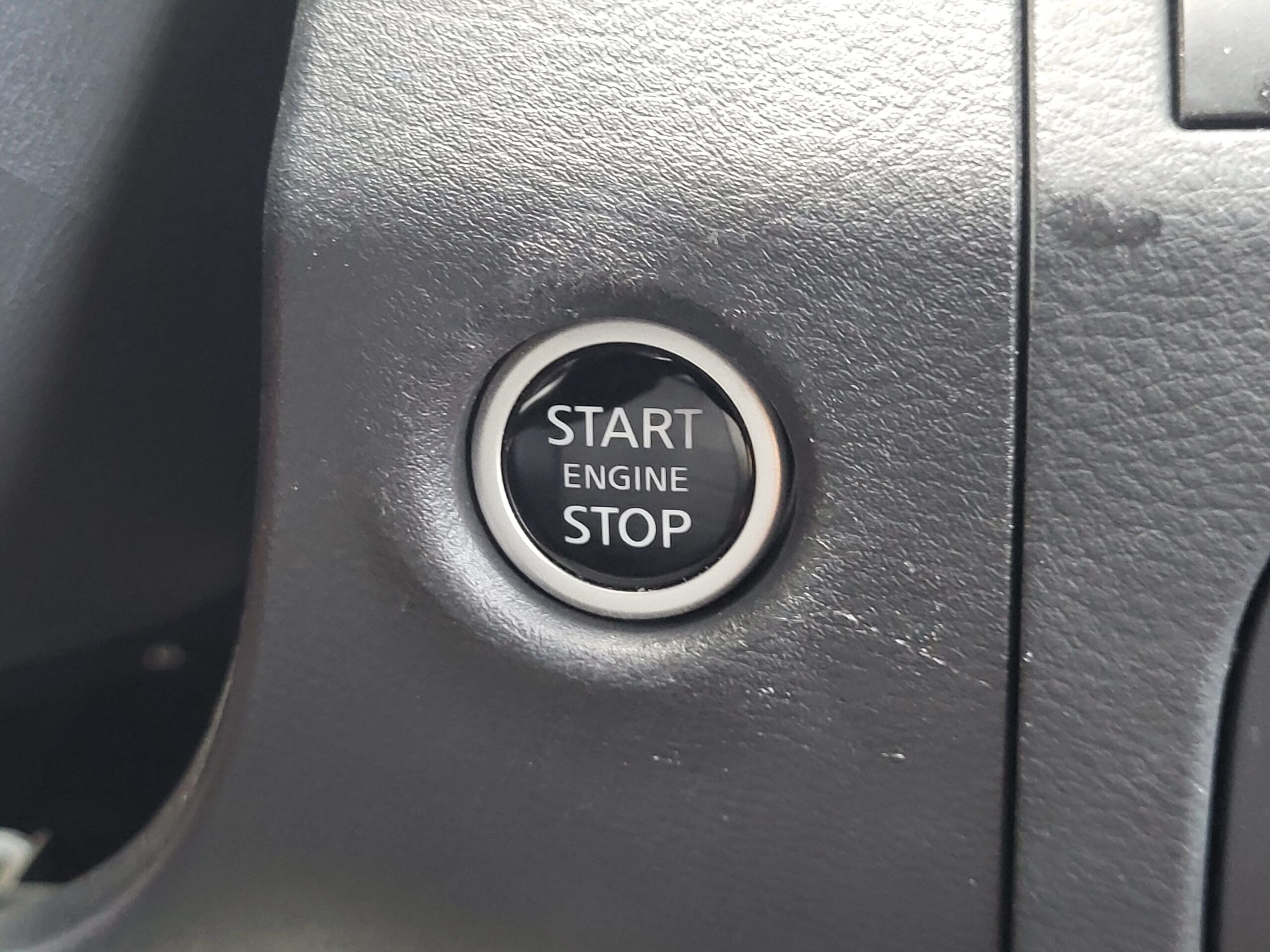 2025 Nissan Frontier - Image 19