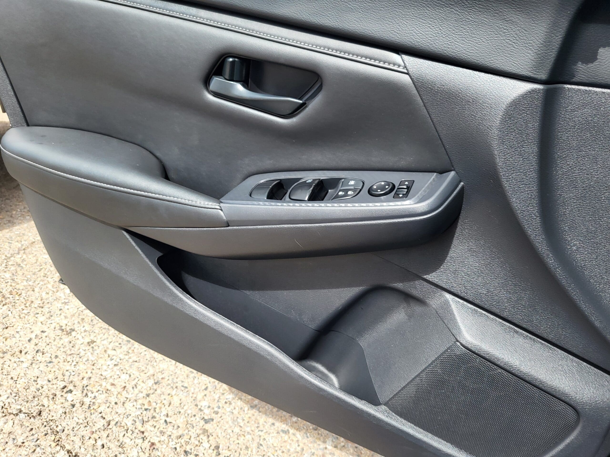2025 Nissan Sentra - Image 23