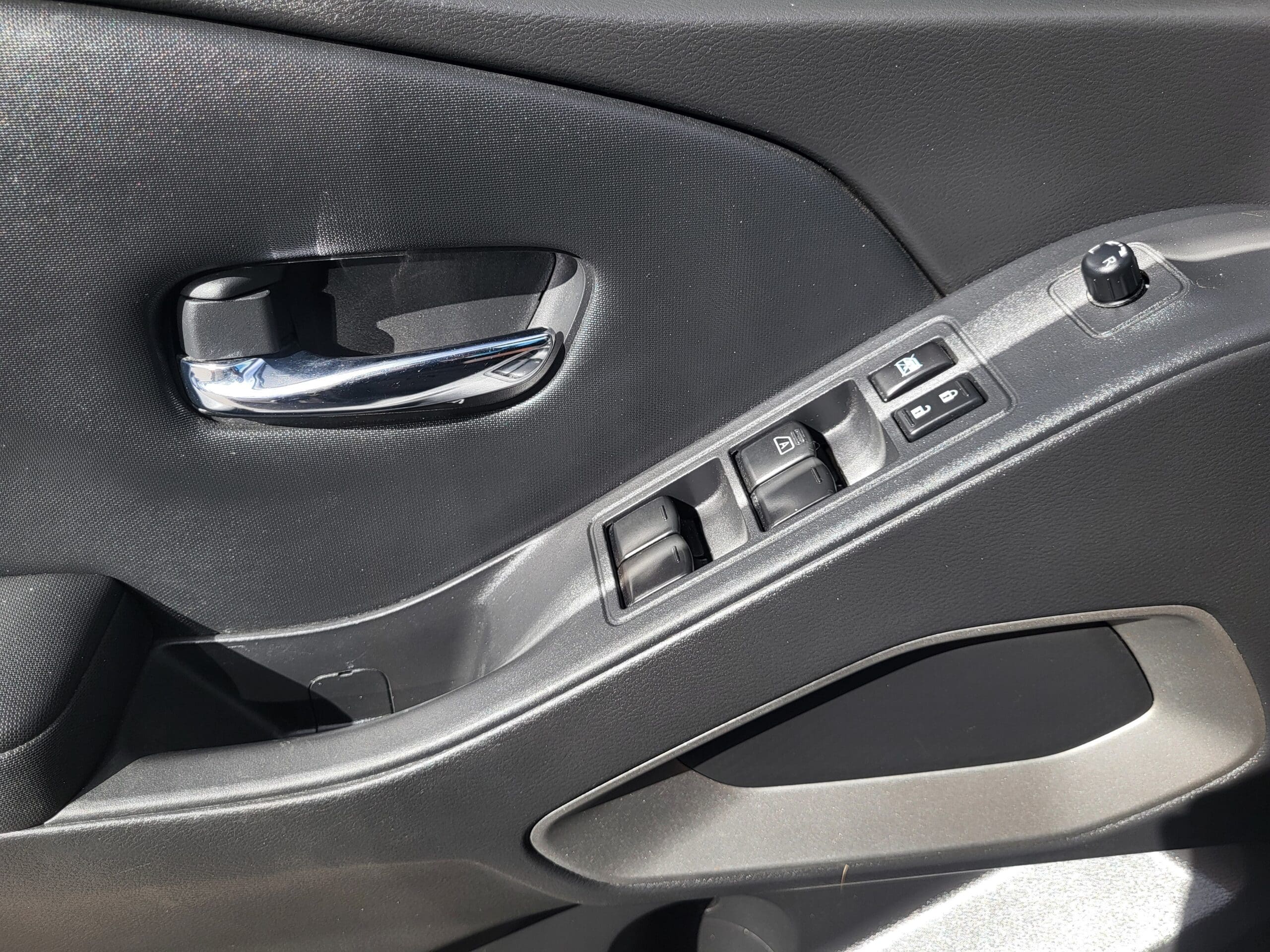 2022 Nissan Frontier - Image 24