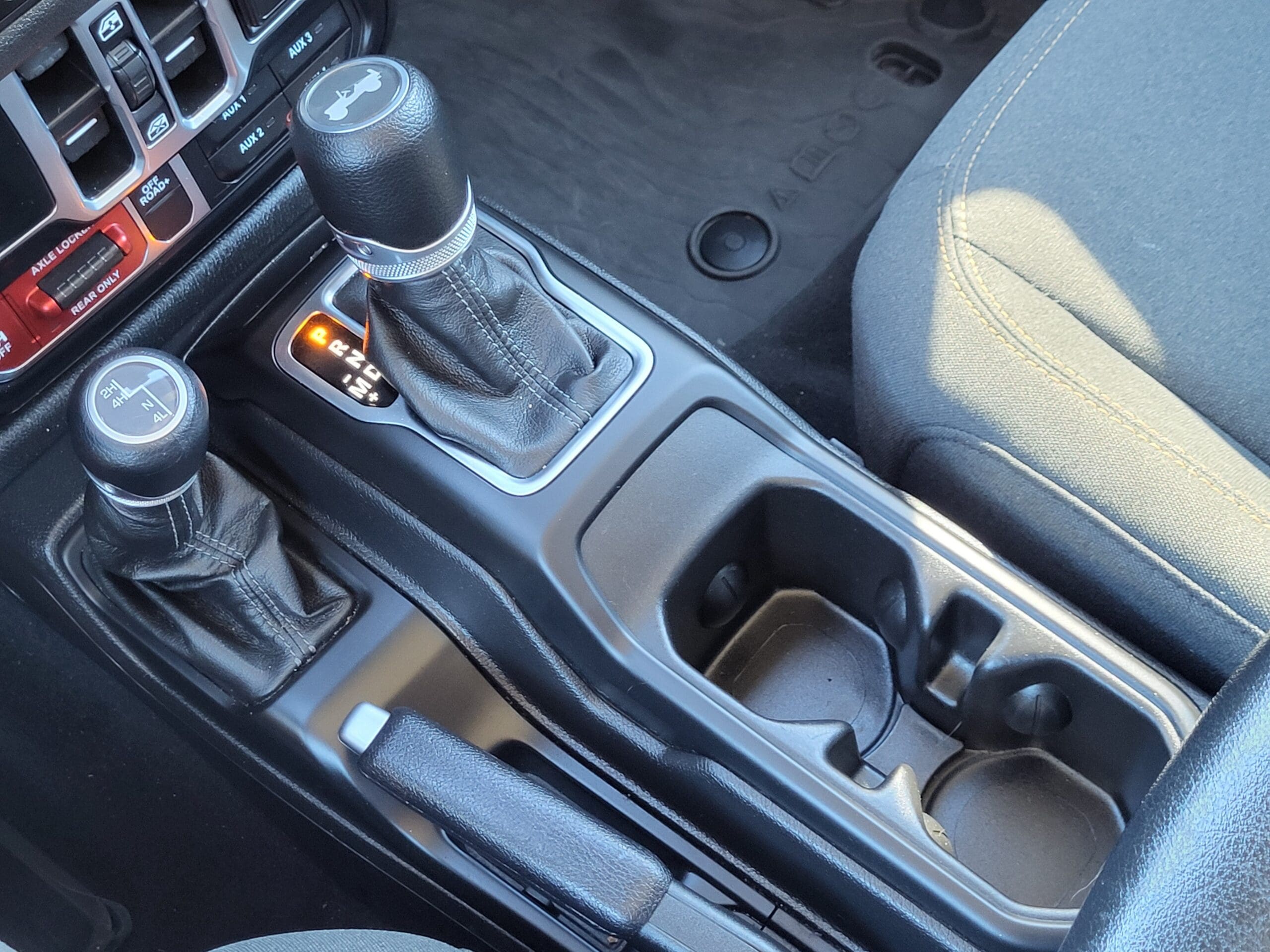2025 Jeep Wrangler - Image 19