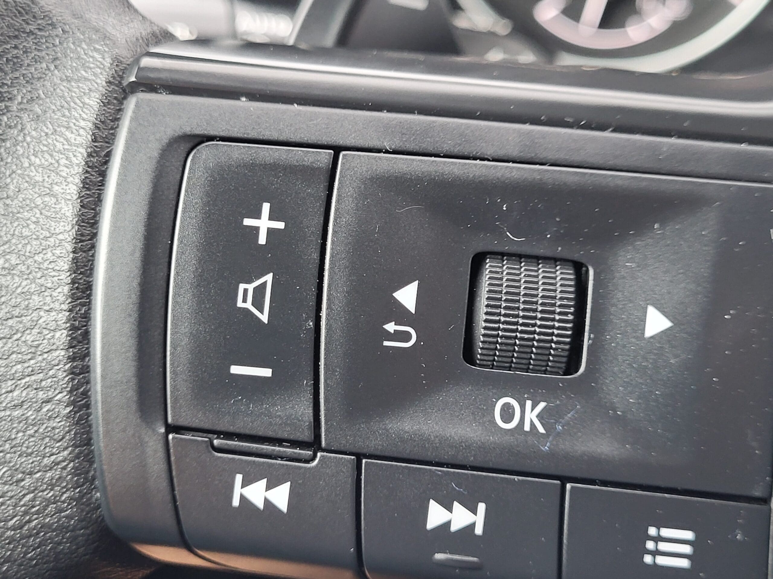 2025 Nissan Rogue - Image 29