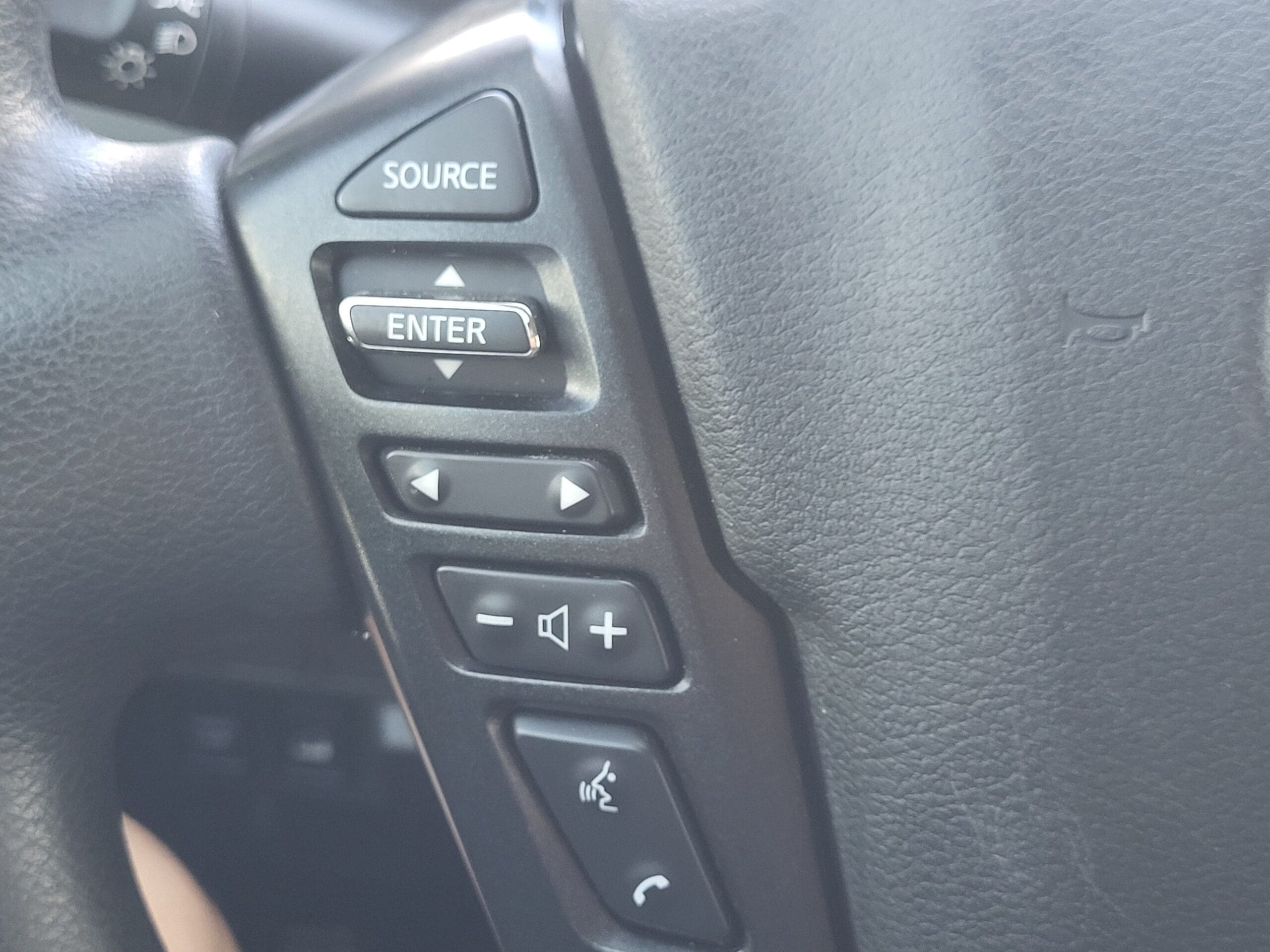 2024 Nissan Frontier - Image 25