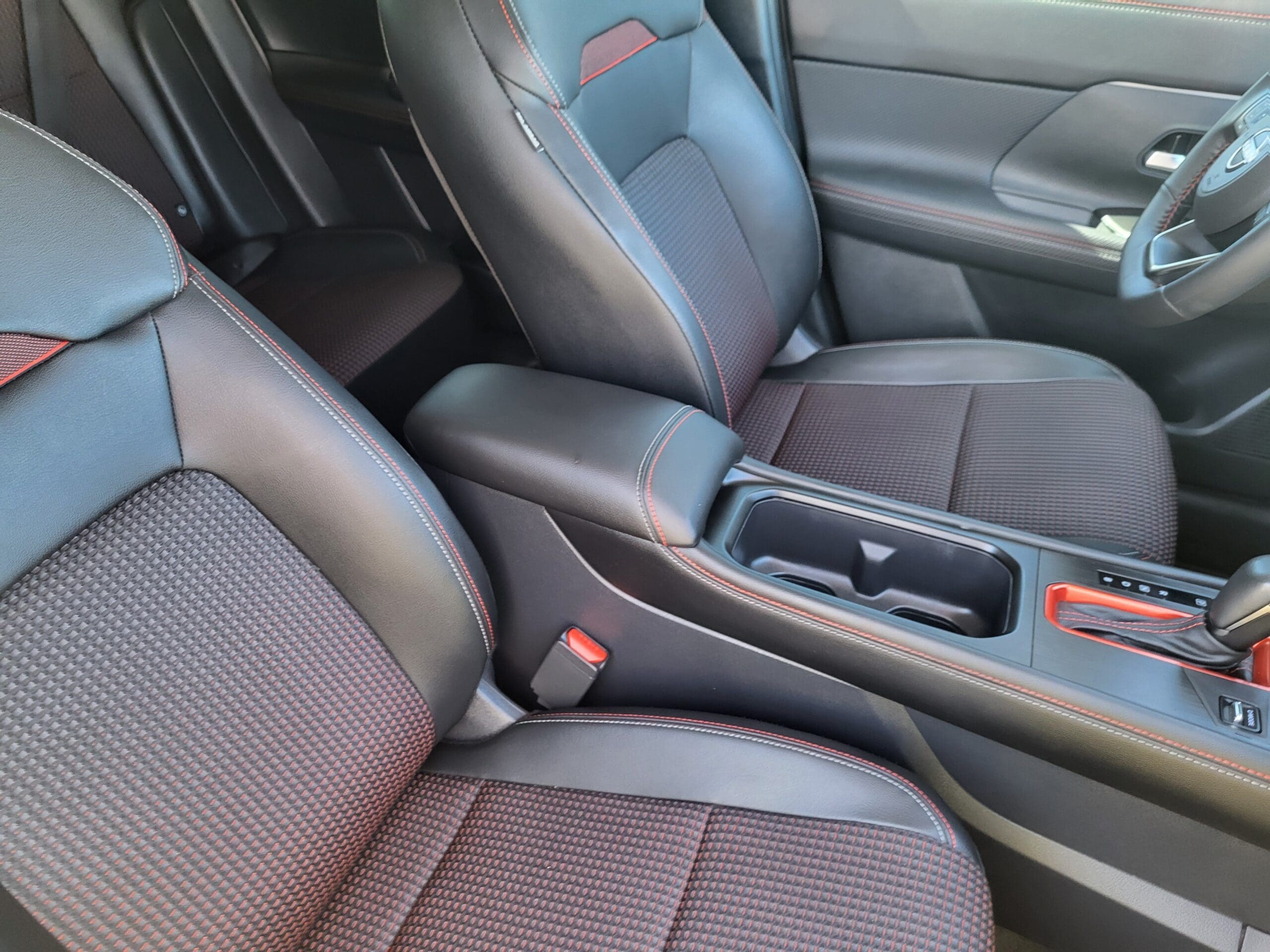 2025 Nissan Kicks - Image 14