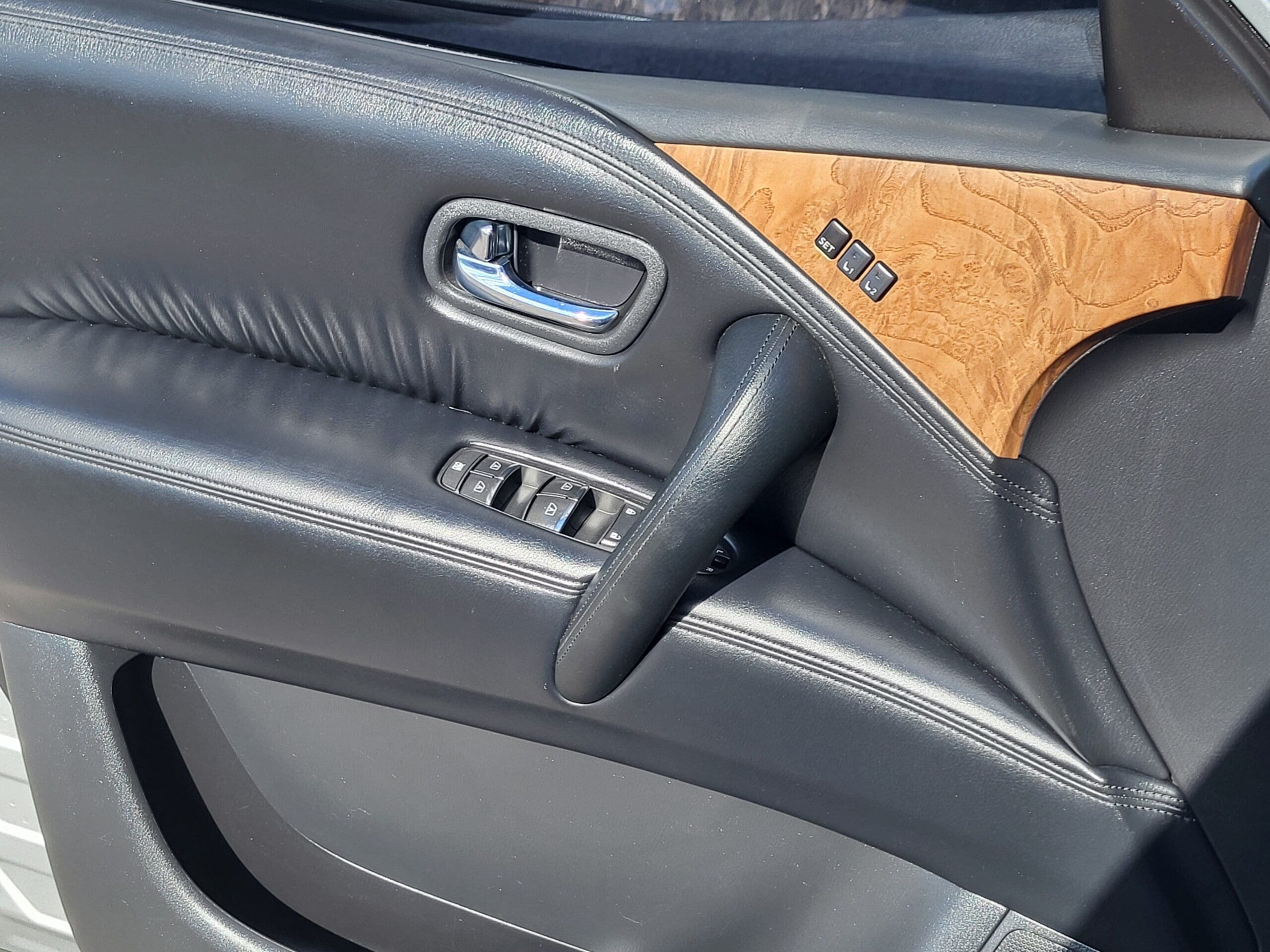 2022 Nissan Armada - Image 21