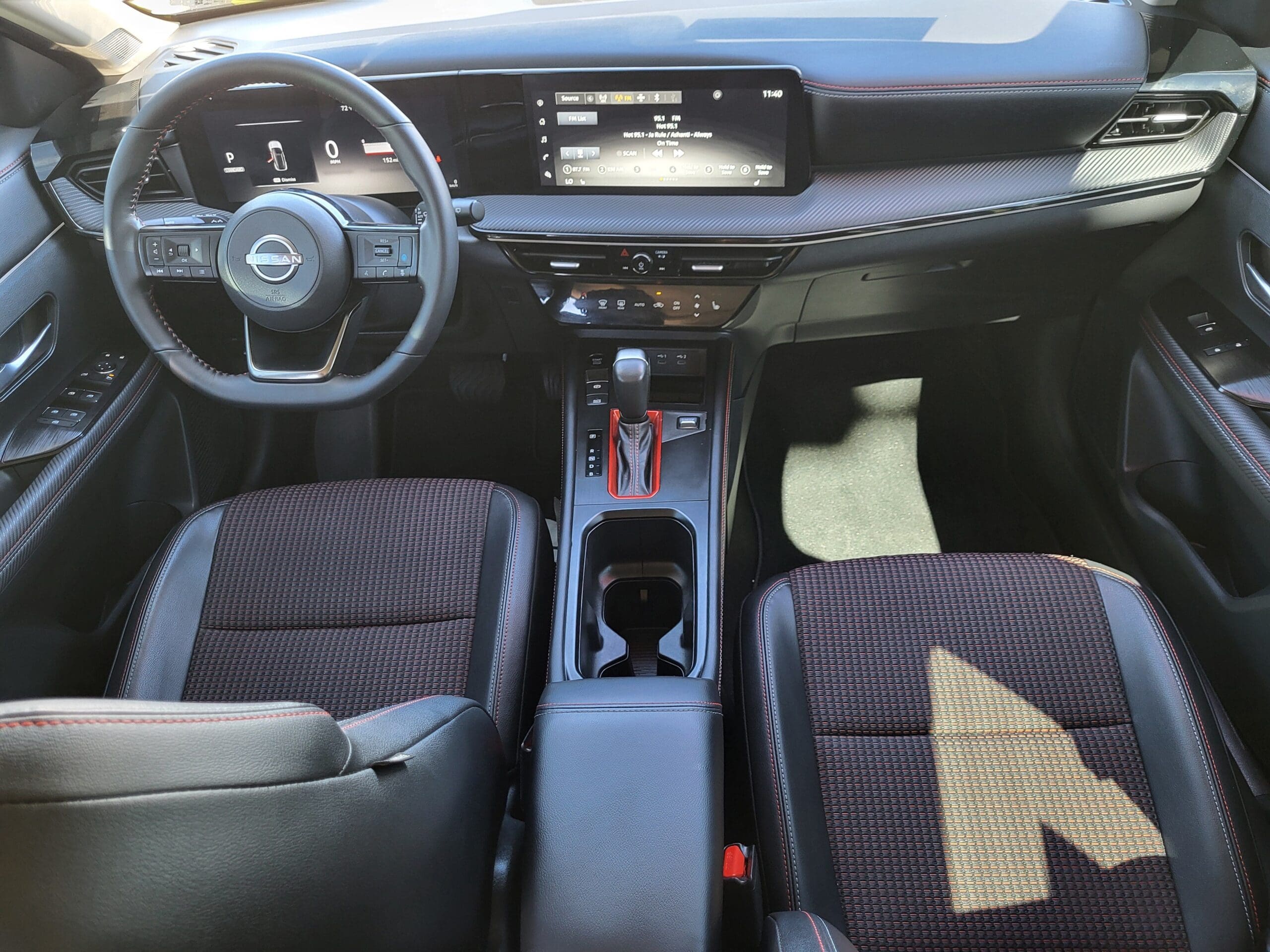 2025 Nissan Kicks - Image 29