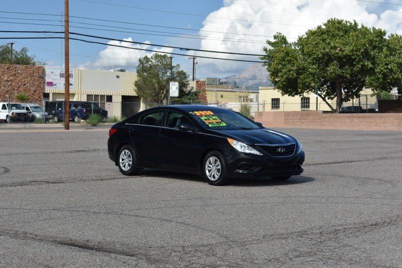 2011 Hyundai Sonata - Image 2
