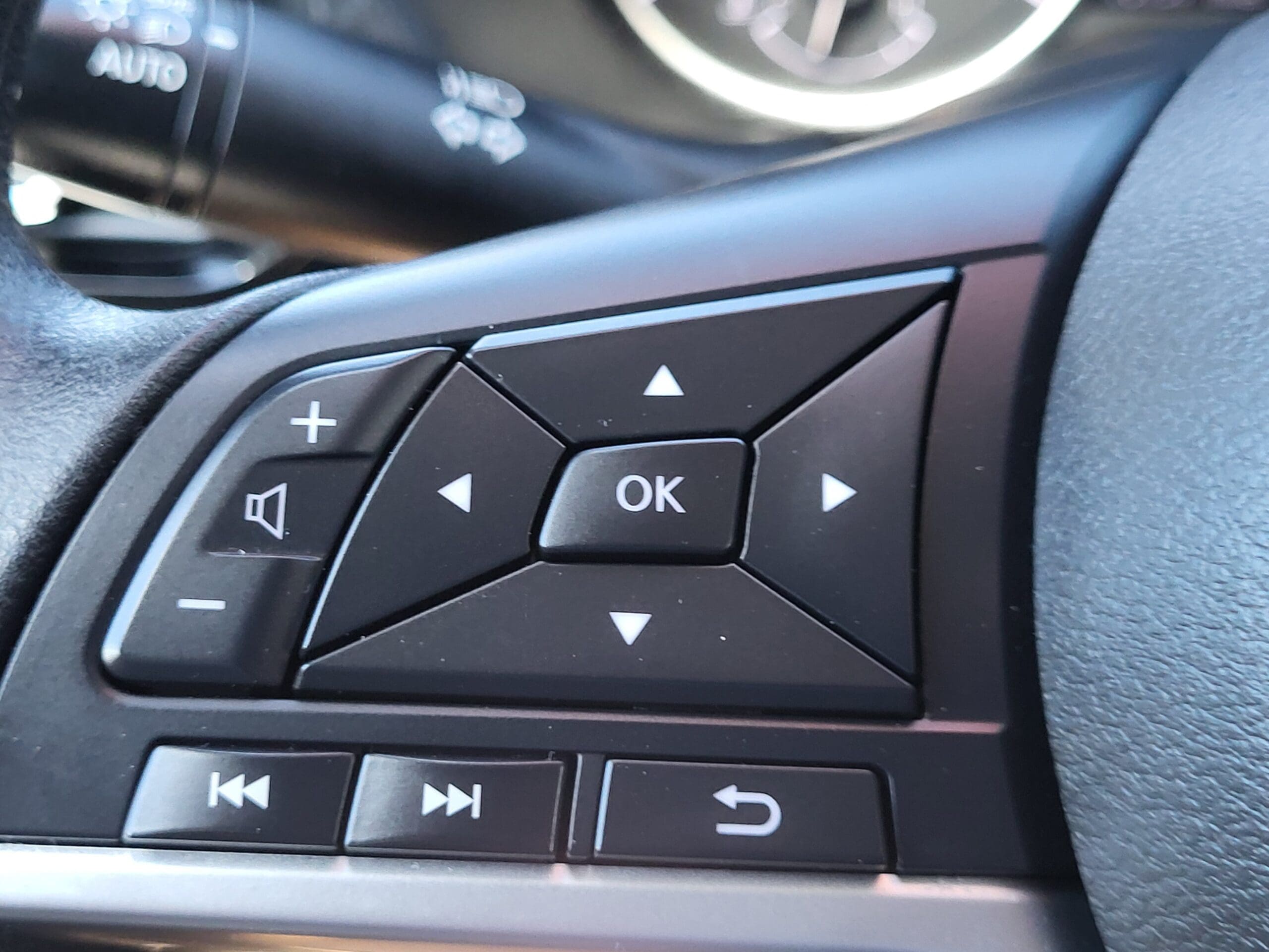 2025 Nissan Sentra - Image 27